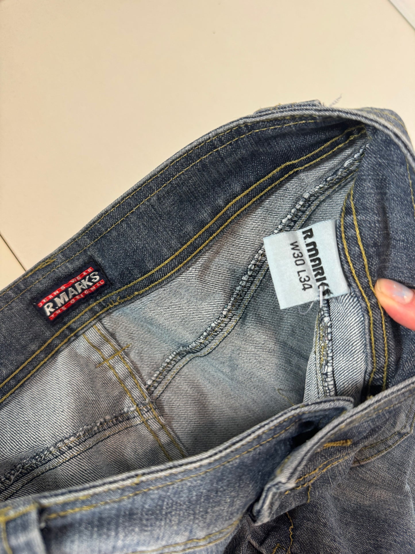 Utsvängda jeans–stl: M