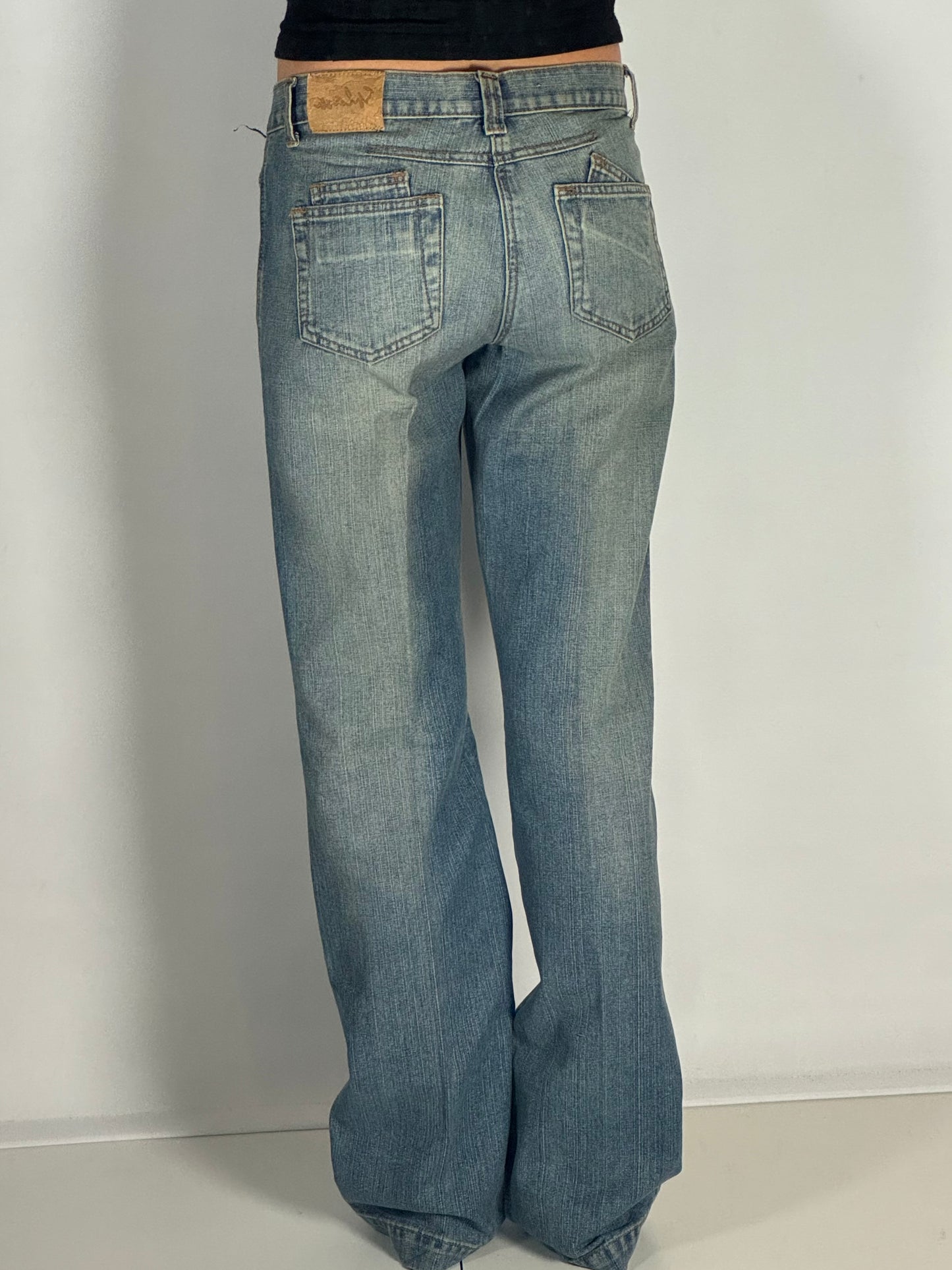 Utsvängda jeans stl: S