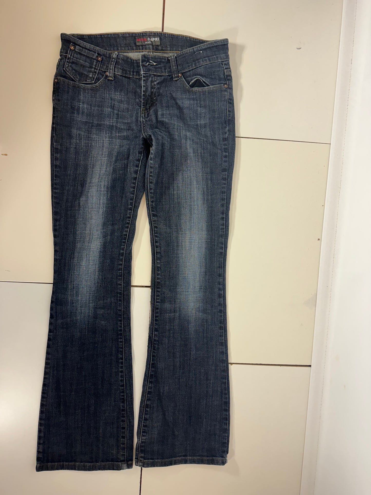 Utsvängda jeans stl: M