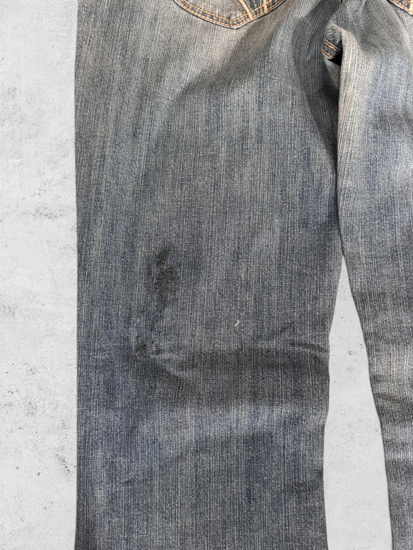 Utsvängda jeans stl: M