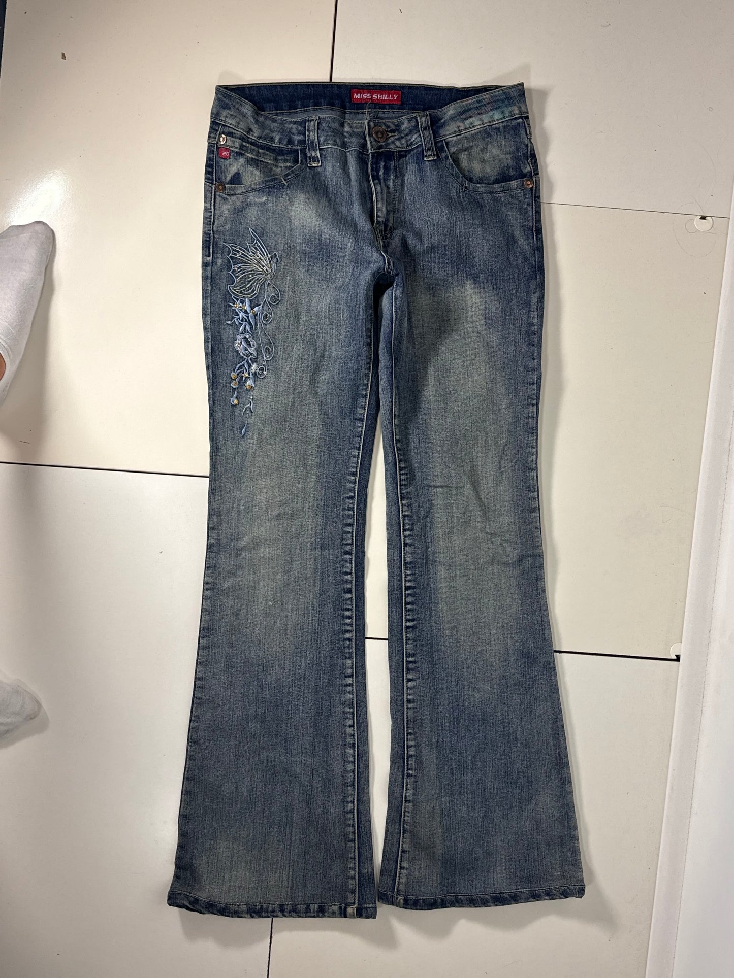Utsvängda jeans stl: M