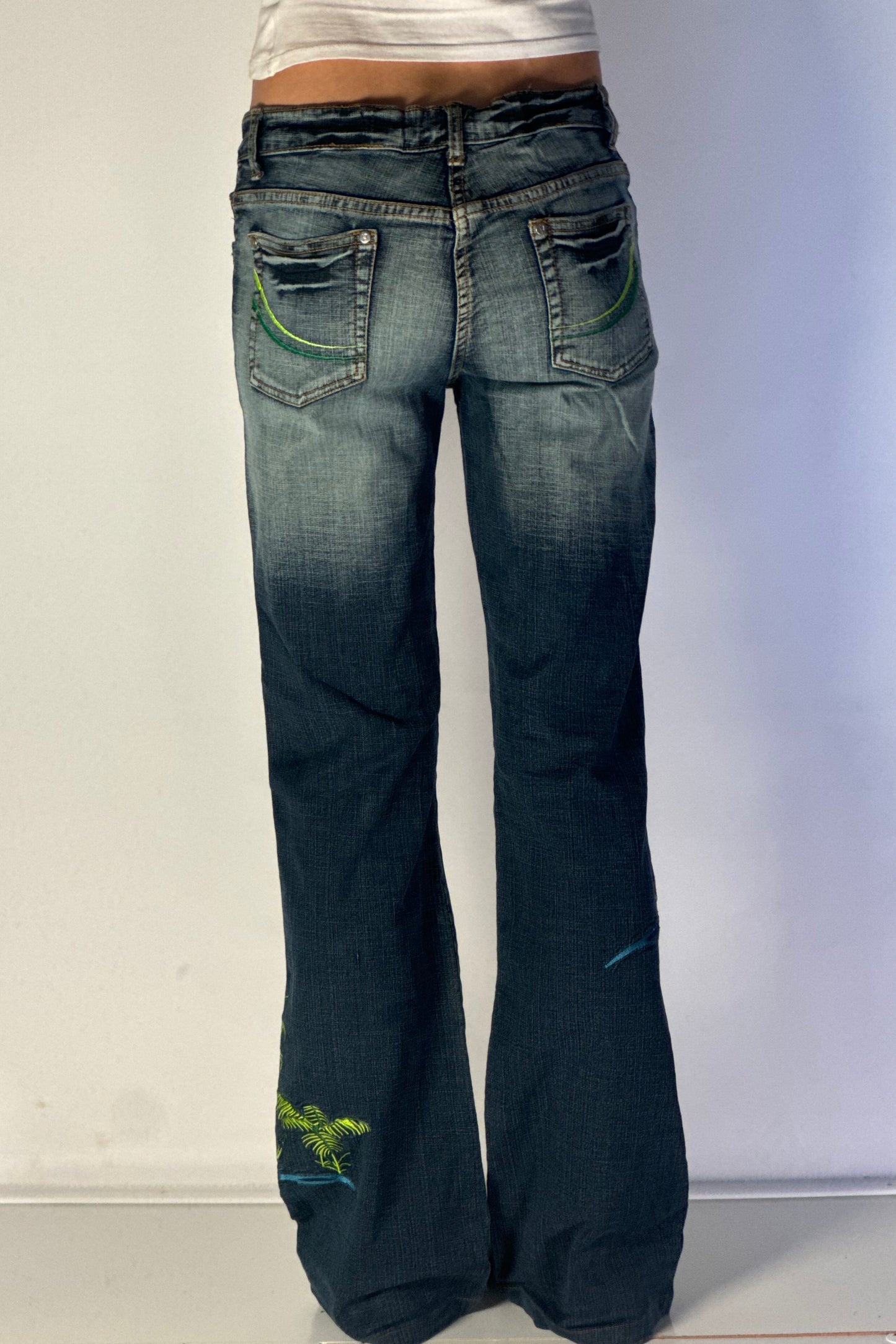 Utsvängda jeans stl: S