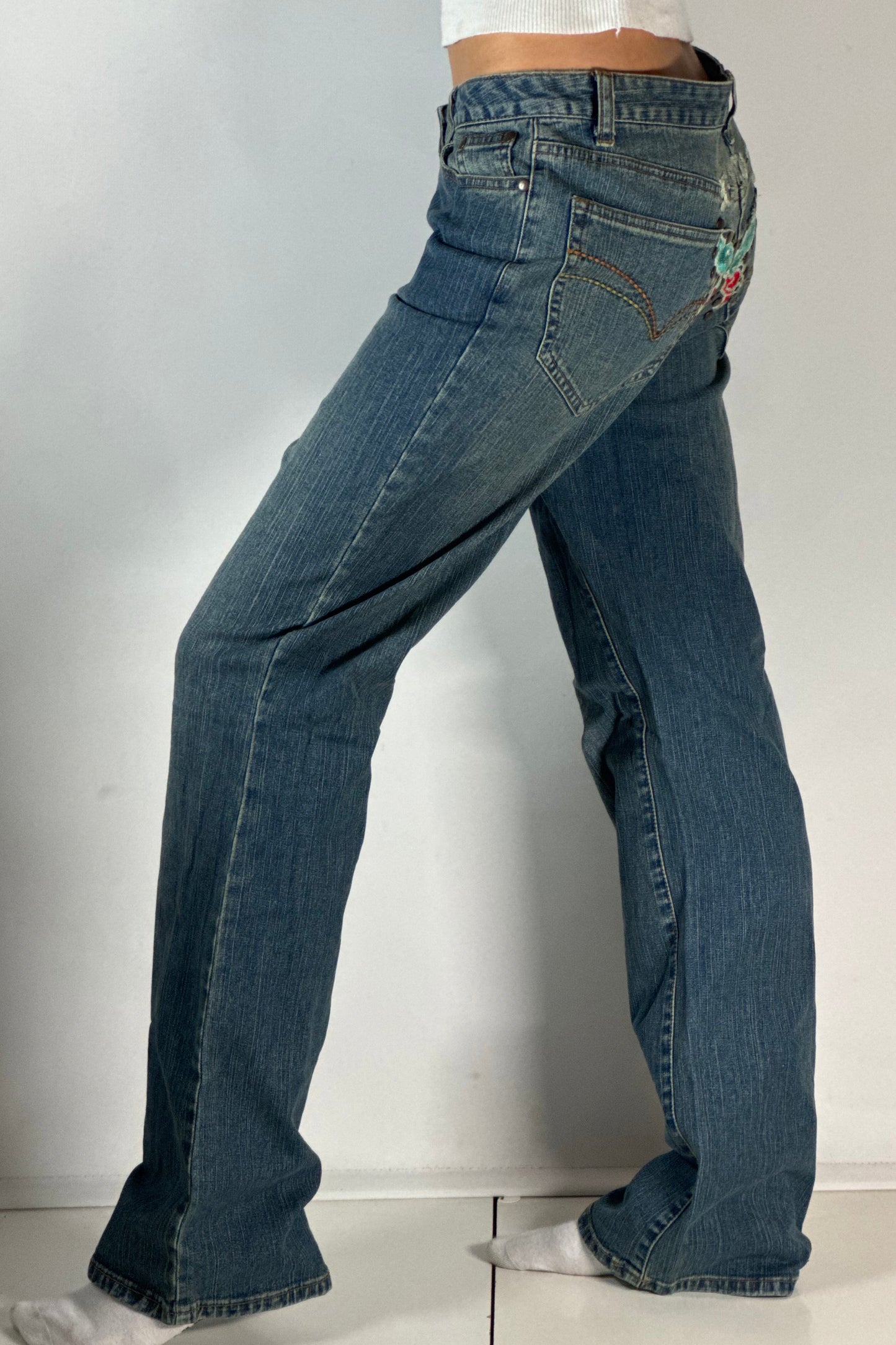 Utsvängda jeans stl: M