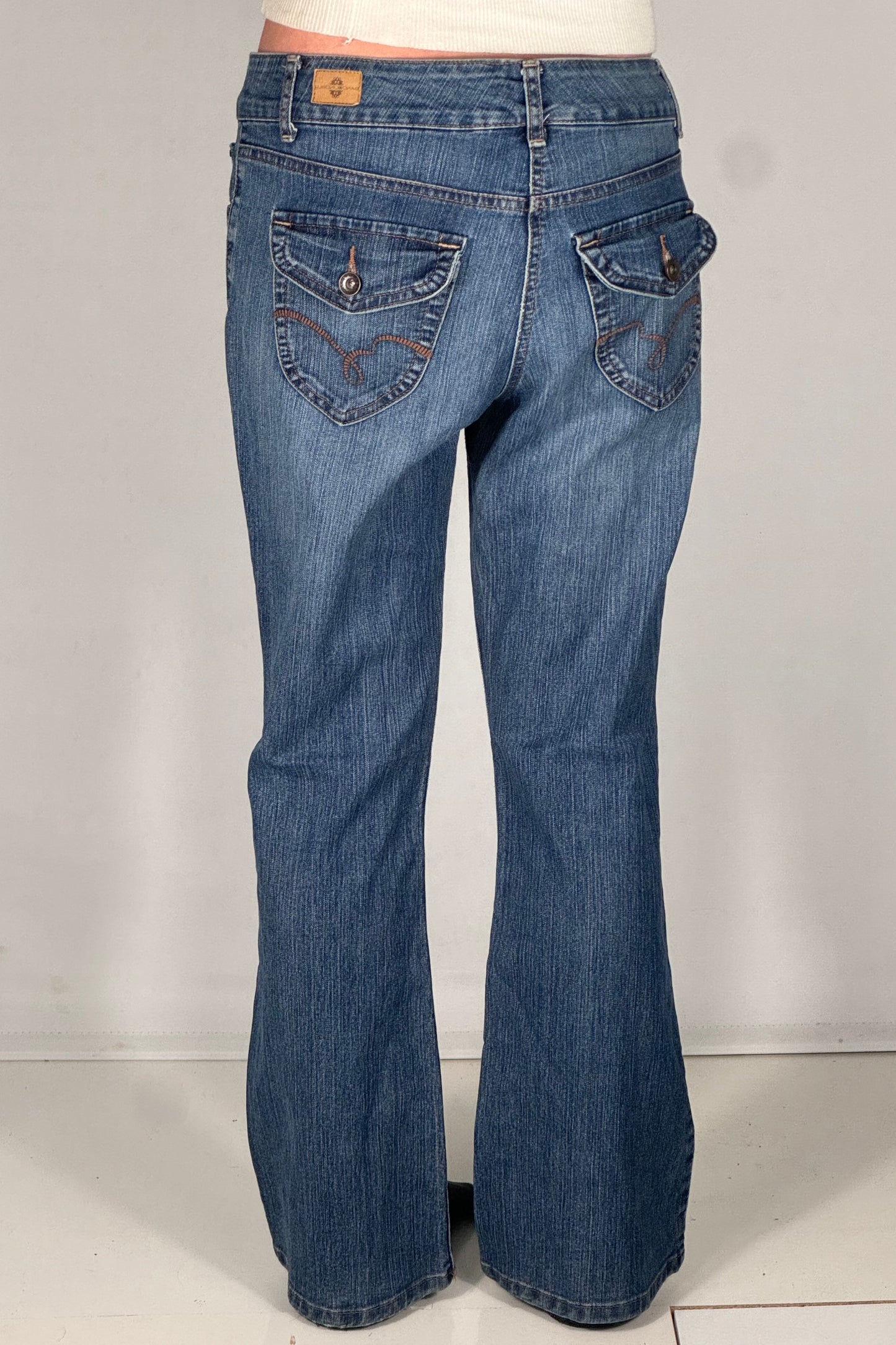 Utsvängda jeans stl: M
