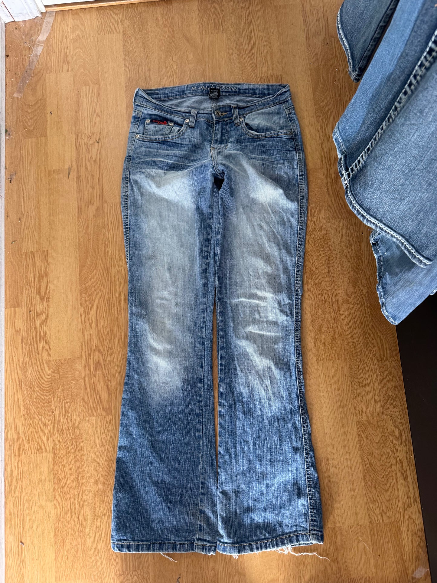 Utsvängda jeans stl: XS