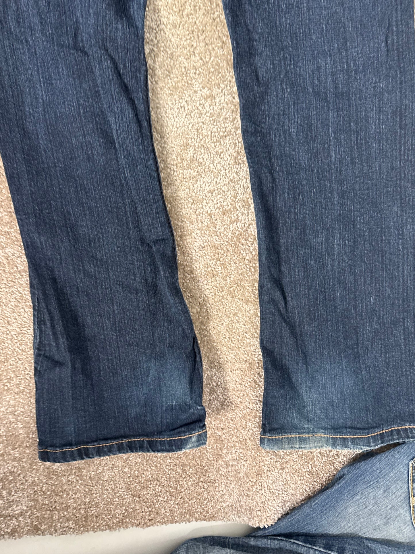 Utsvängda jeans stl: M