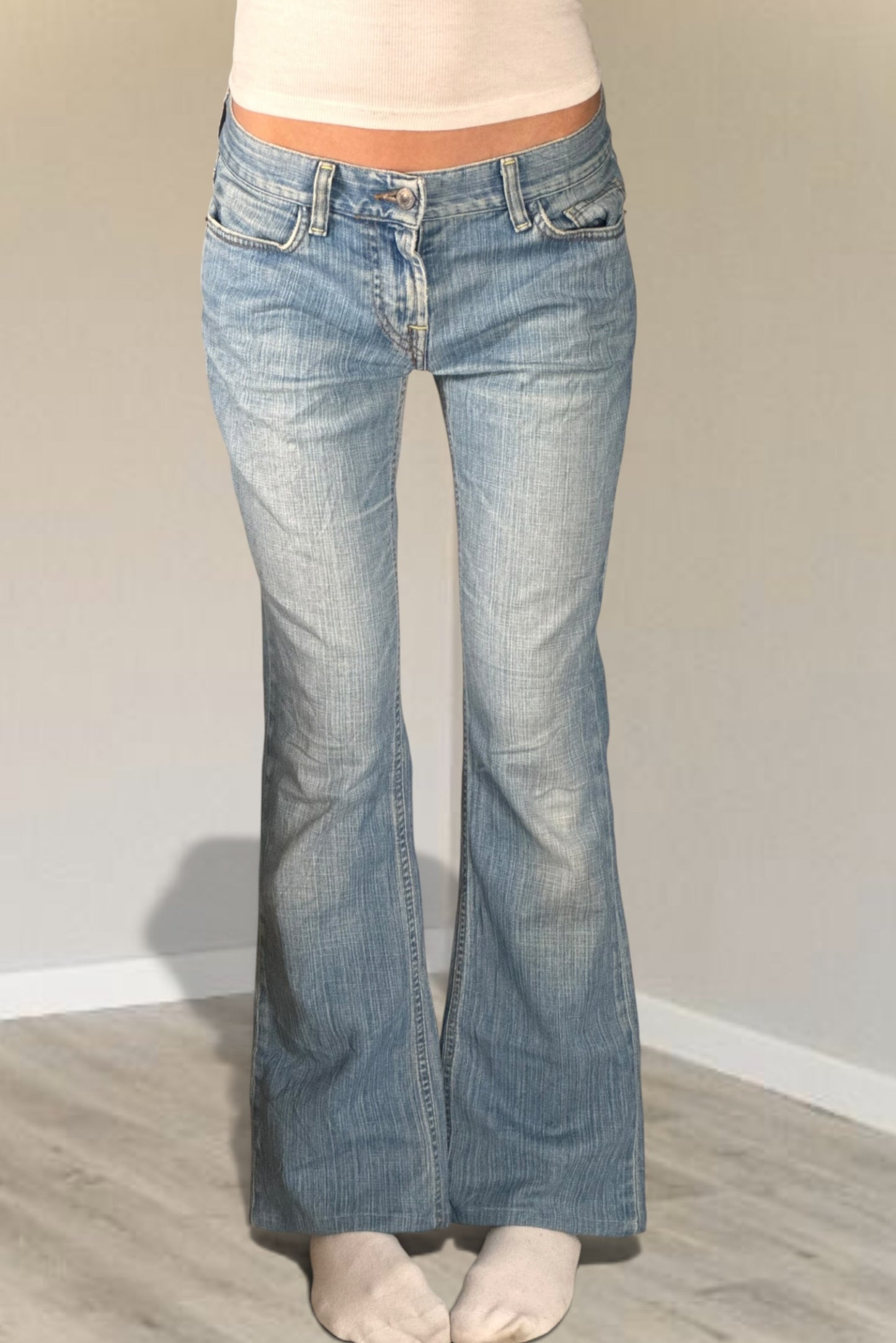 Low-rise jeans size: S