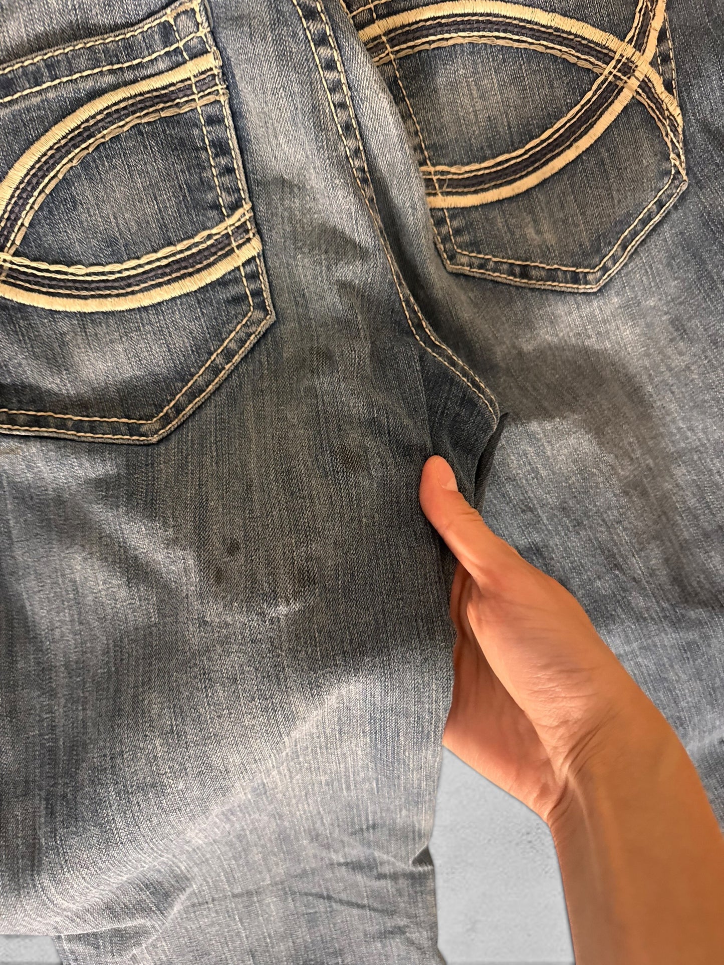 Utsvängda jeans stl: M