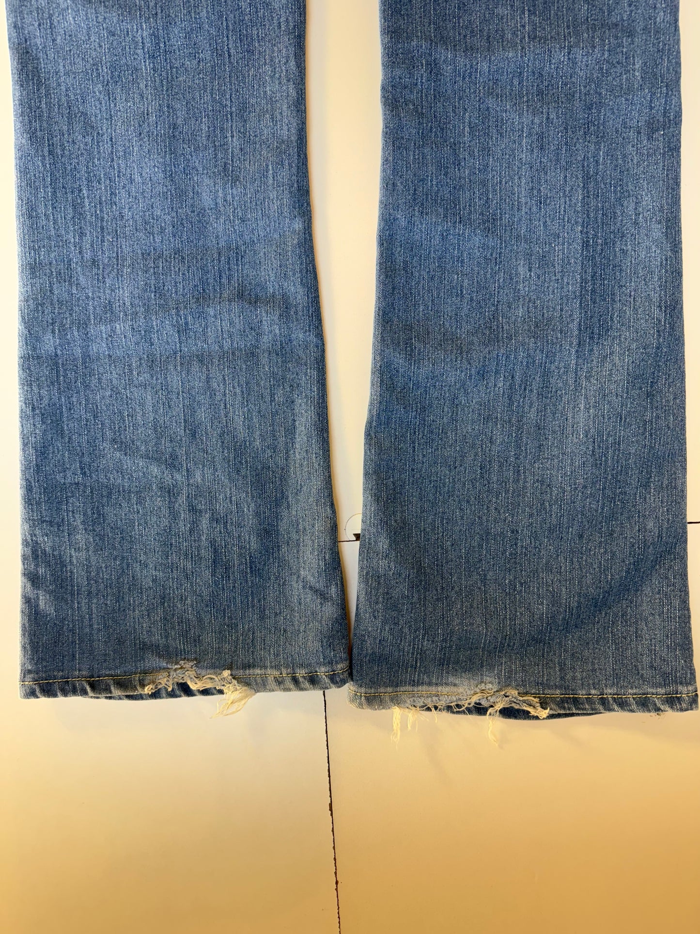 Utsvängda jeans–stl: M