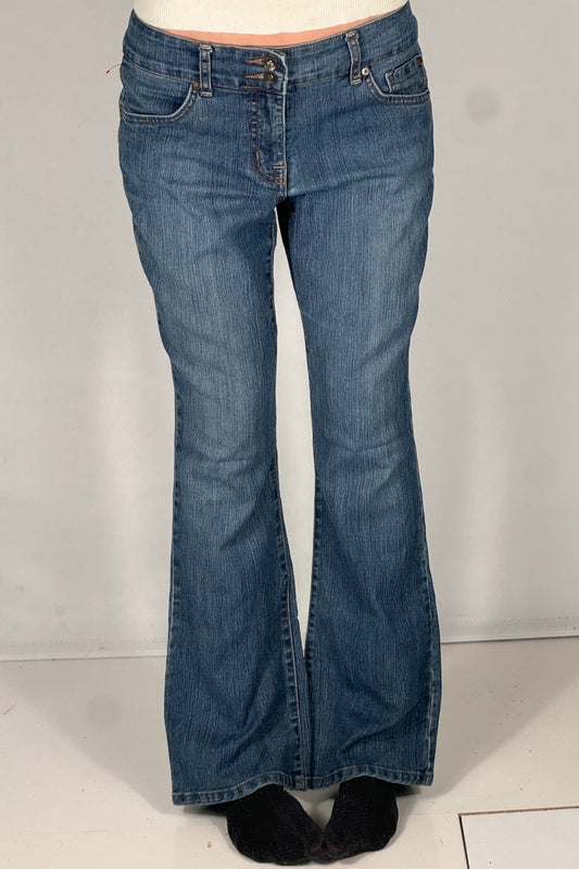 Utsvingte jeans str: M