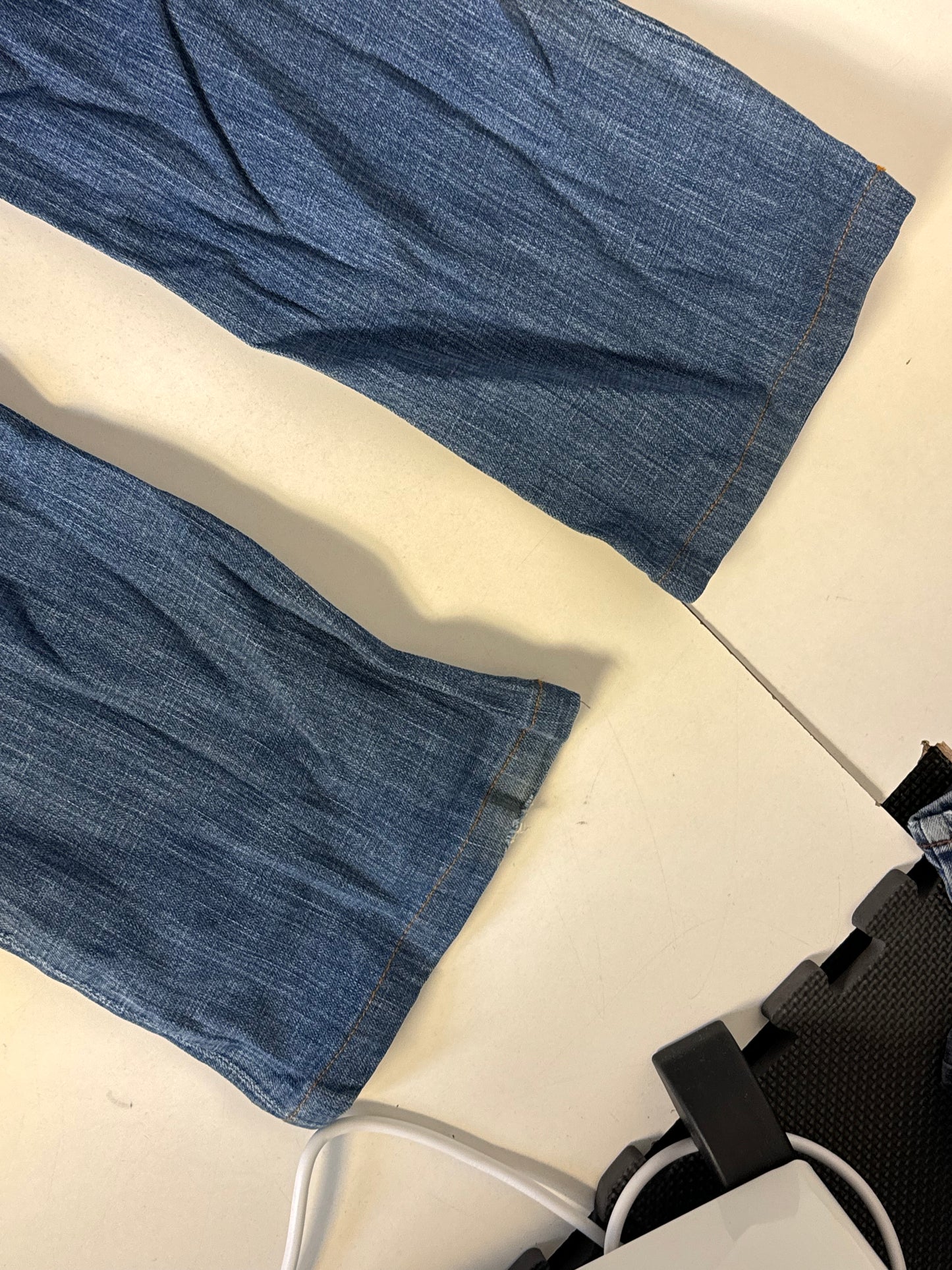 Utsvängda jeans stl: M
