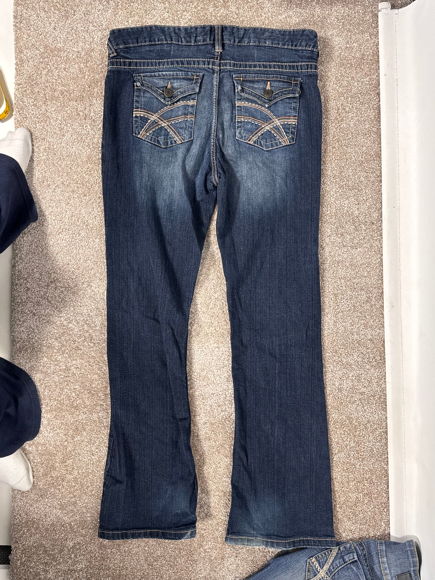 Utsvängda jeans stl: M