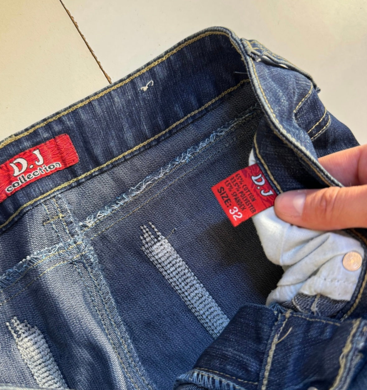 Utsvängda jeans–stl: M