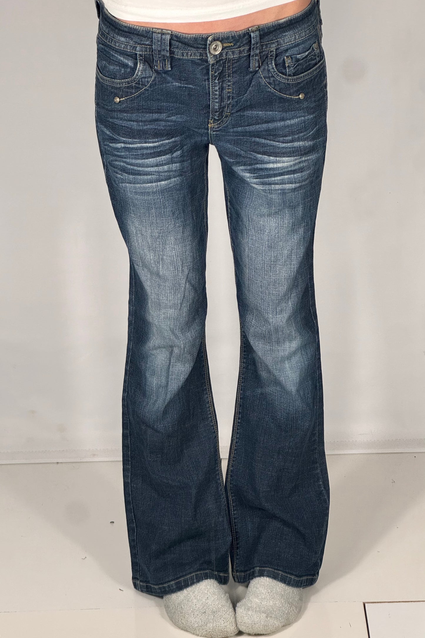 Utsvängda jeans stl: S