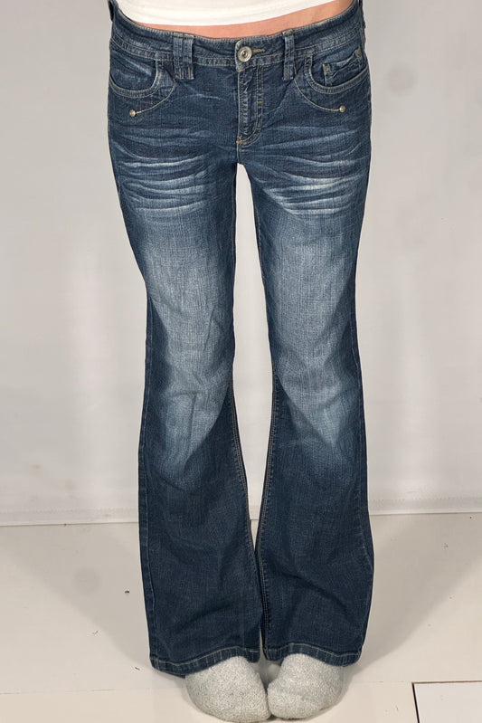 Utsvängda jeans stl: S