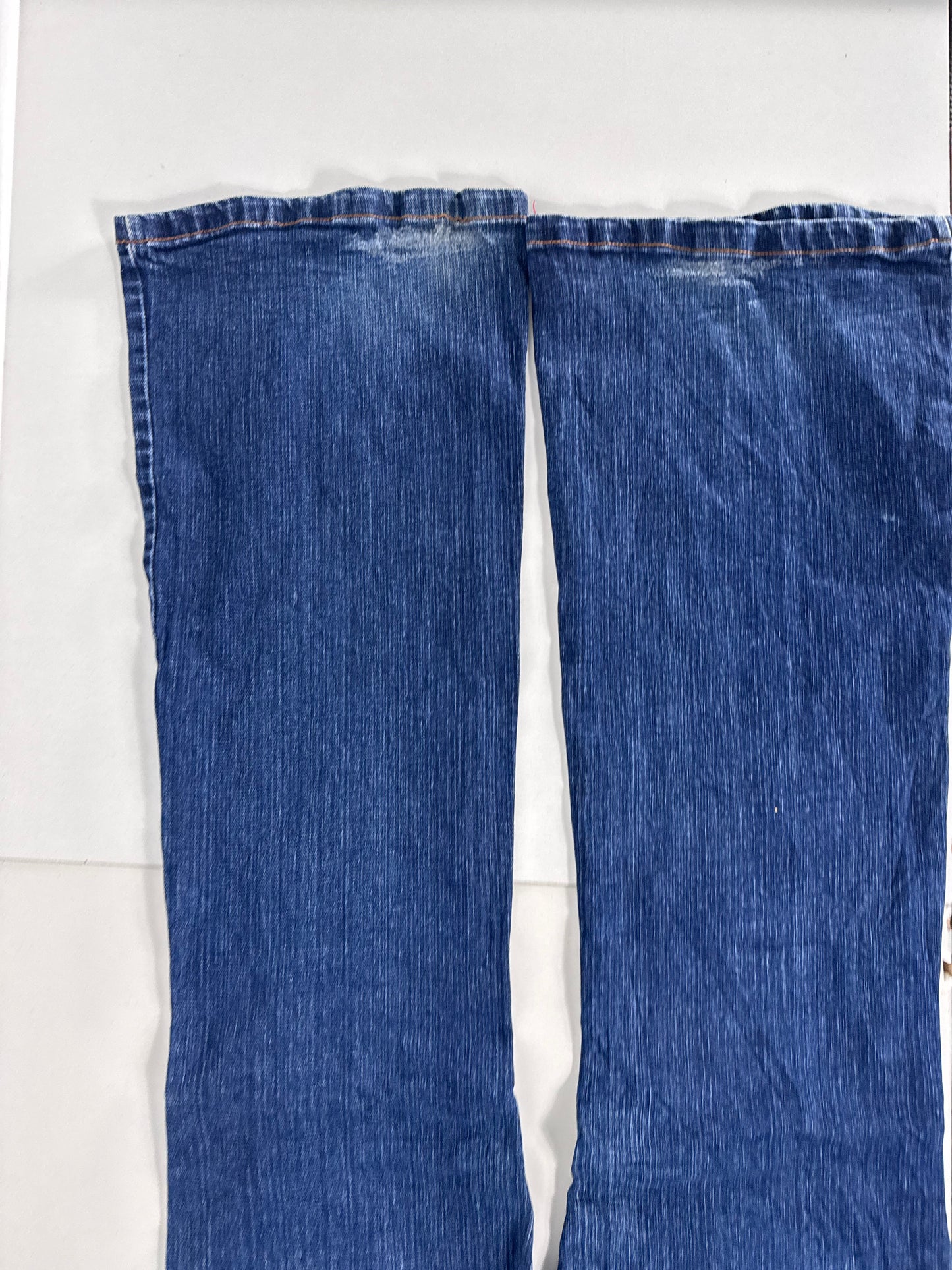 Utsvängda jeans stl: M