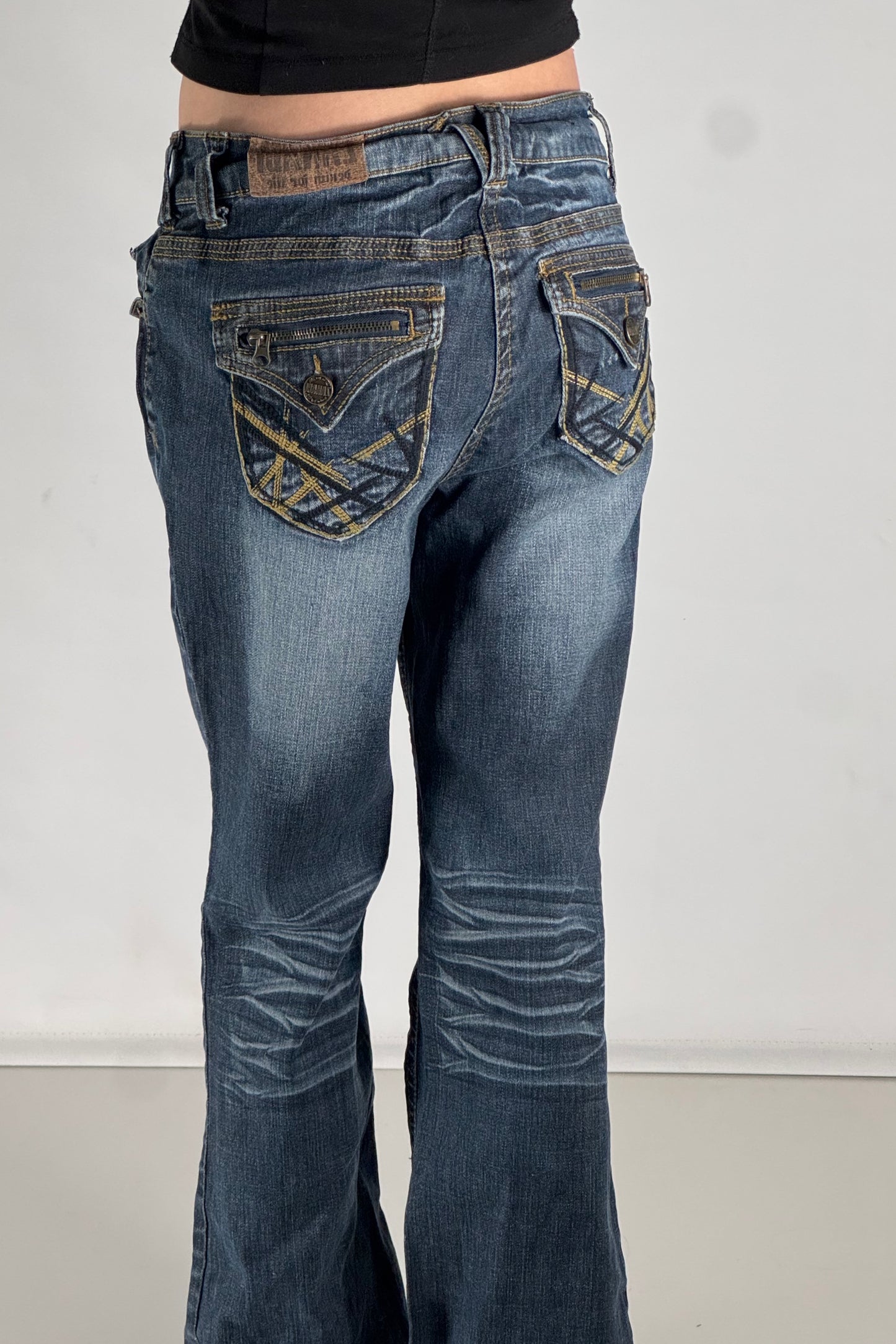 Utsvängda jeans stl: S