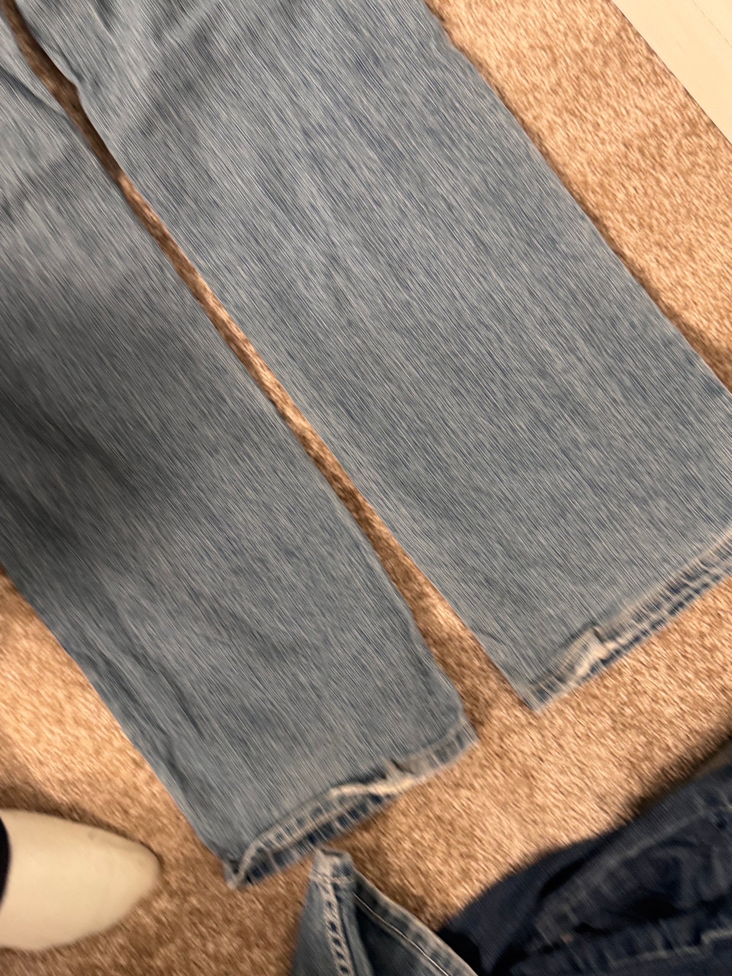 Utsvängda jeans stl: M
