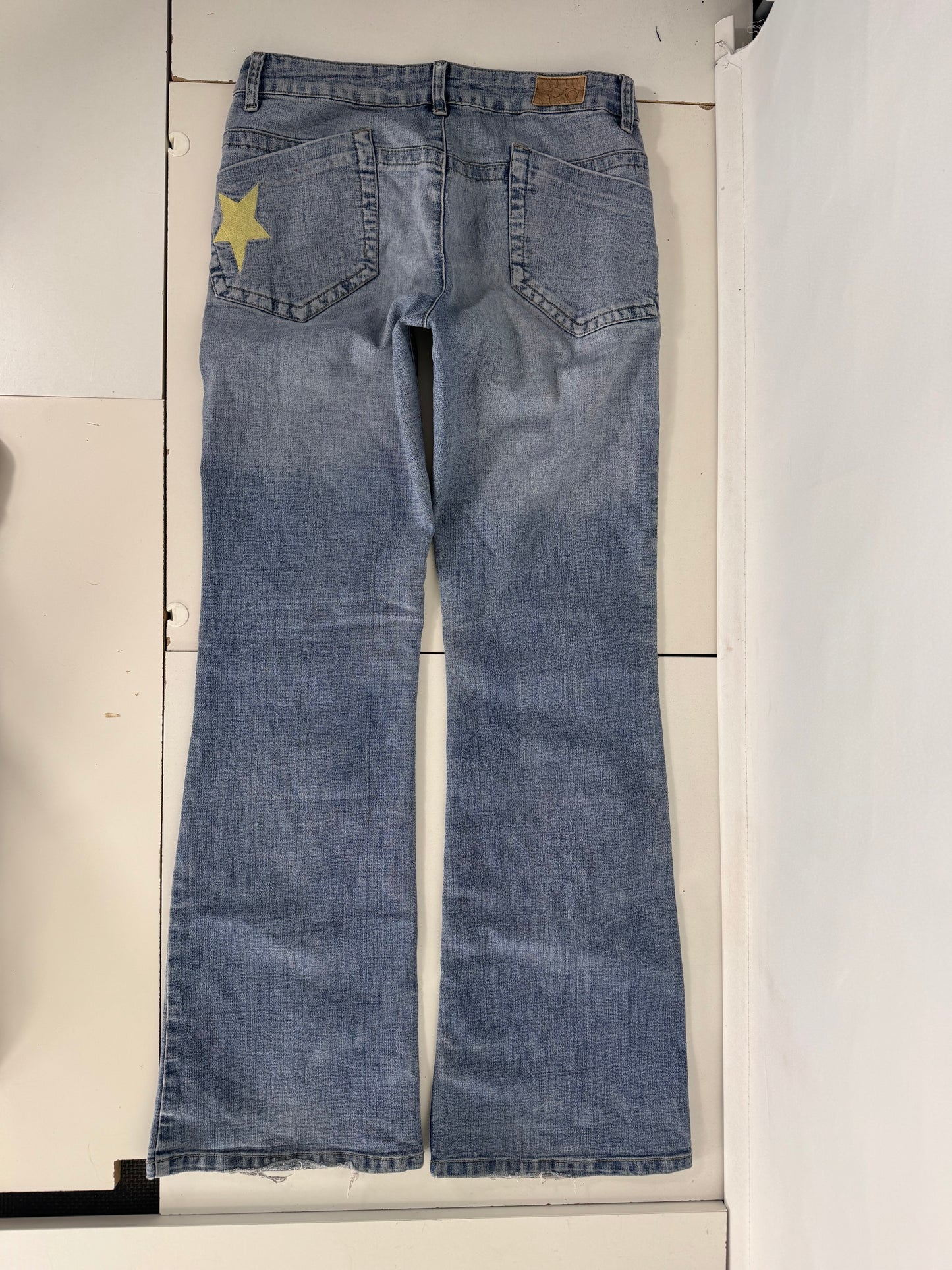 Utsvängda jeans stl: M