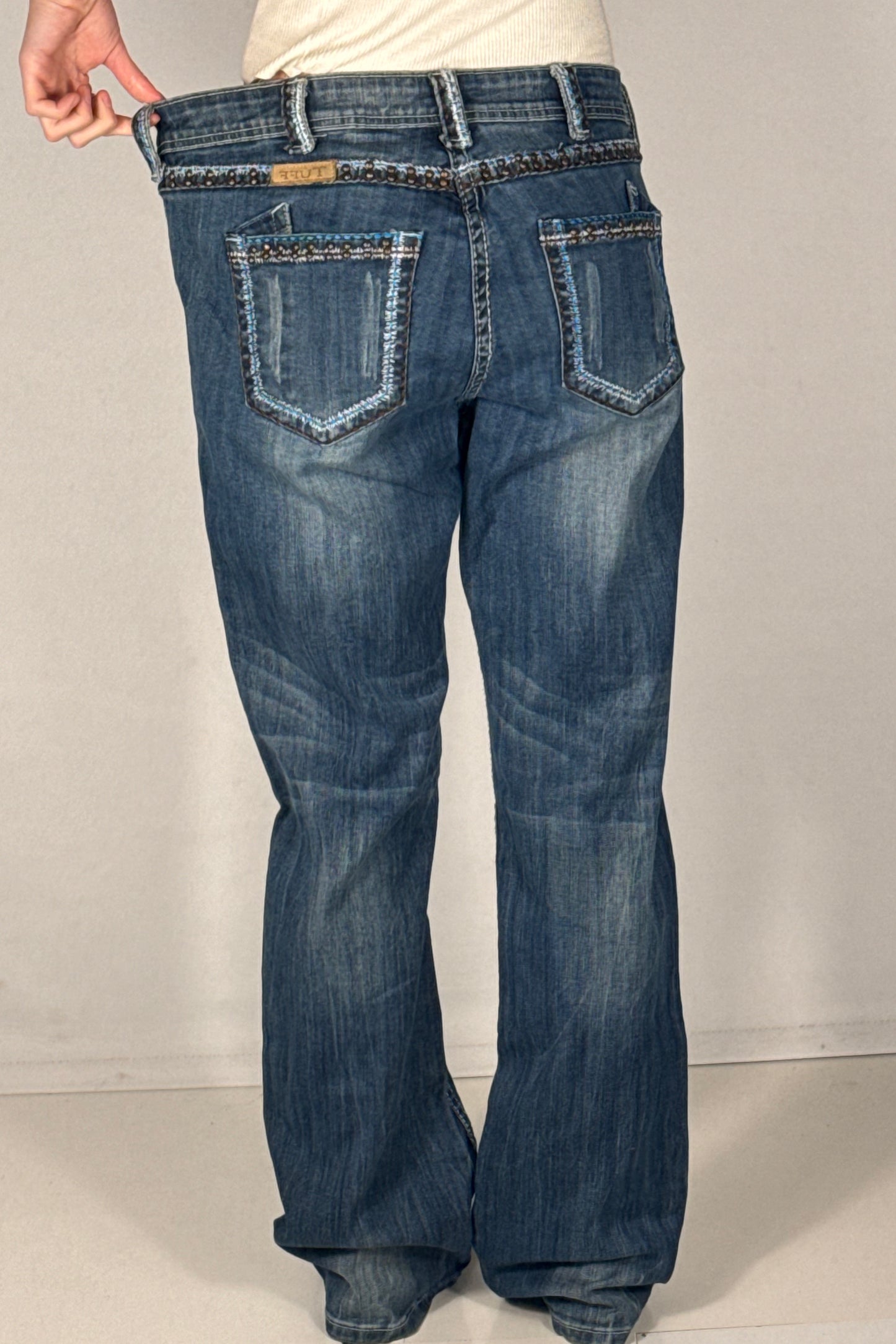 Utsvängda jeans stl: M