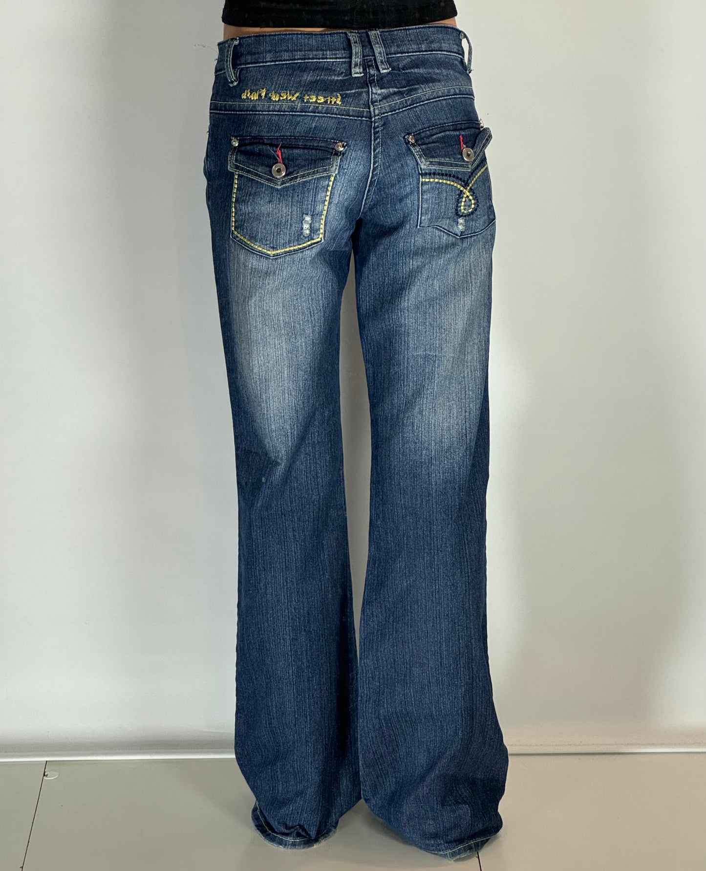 Utsvängda jeans stl: S