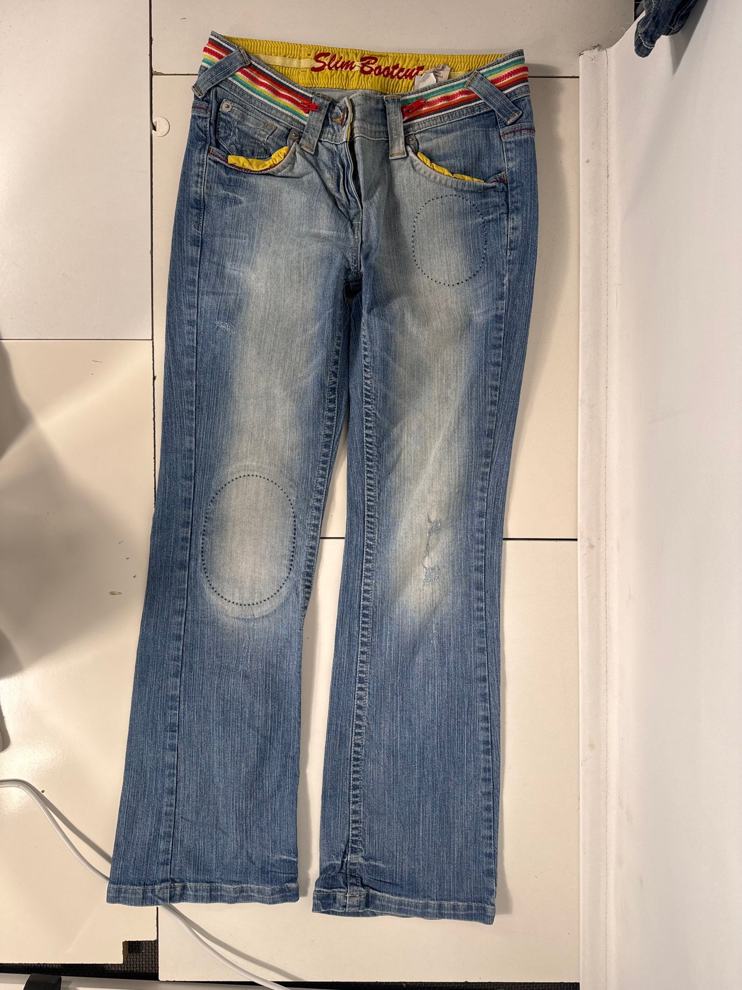 Utsvängda jeans stl: S