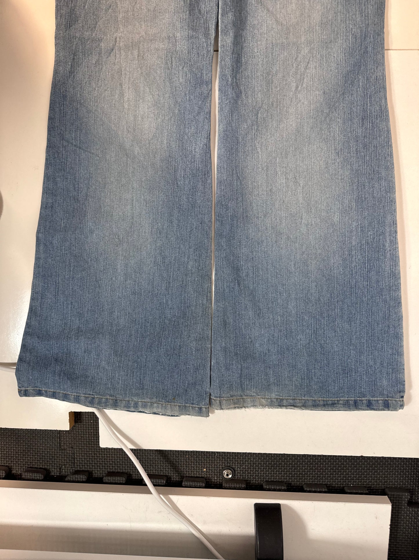 Utsvängda jeans stl: S