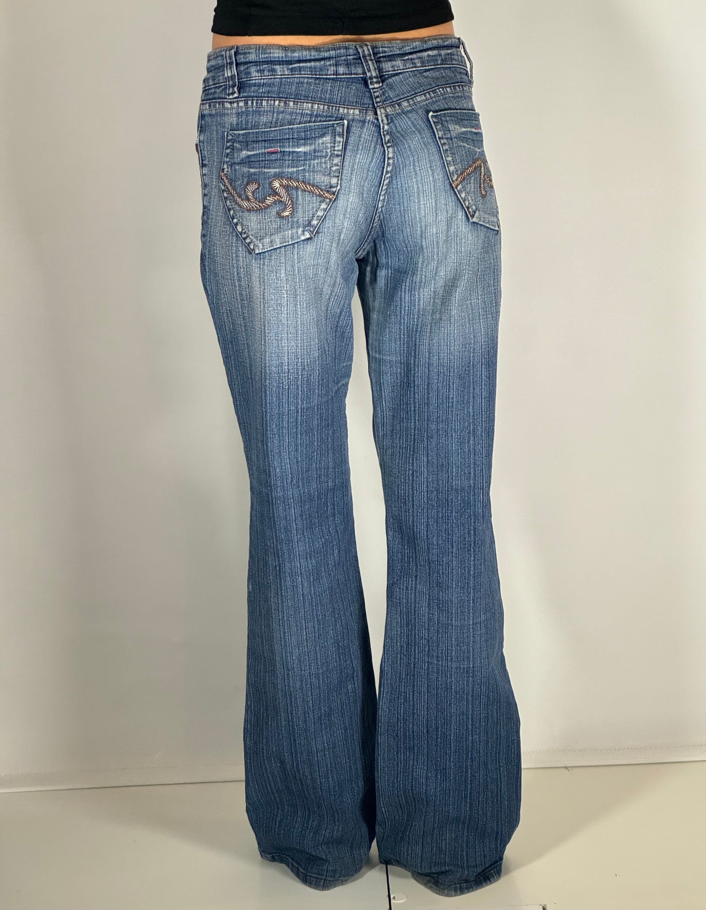 Utsvängda jeans stl: S/M