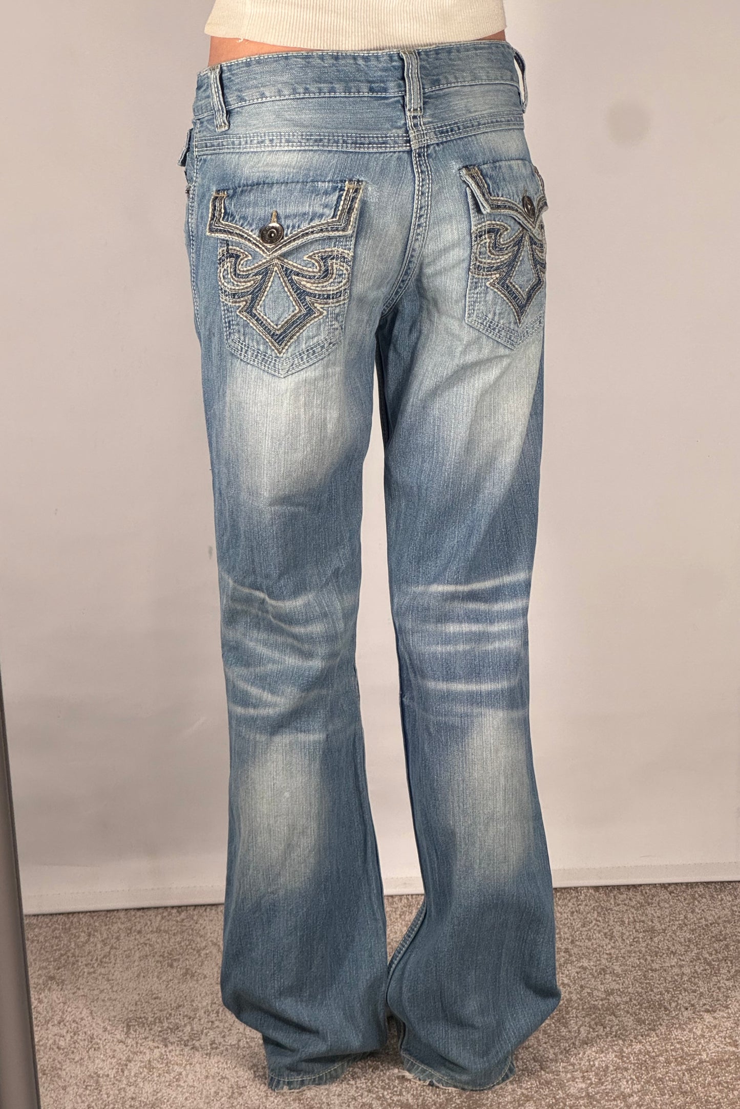 Utsvängda jeans stl: S