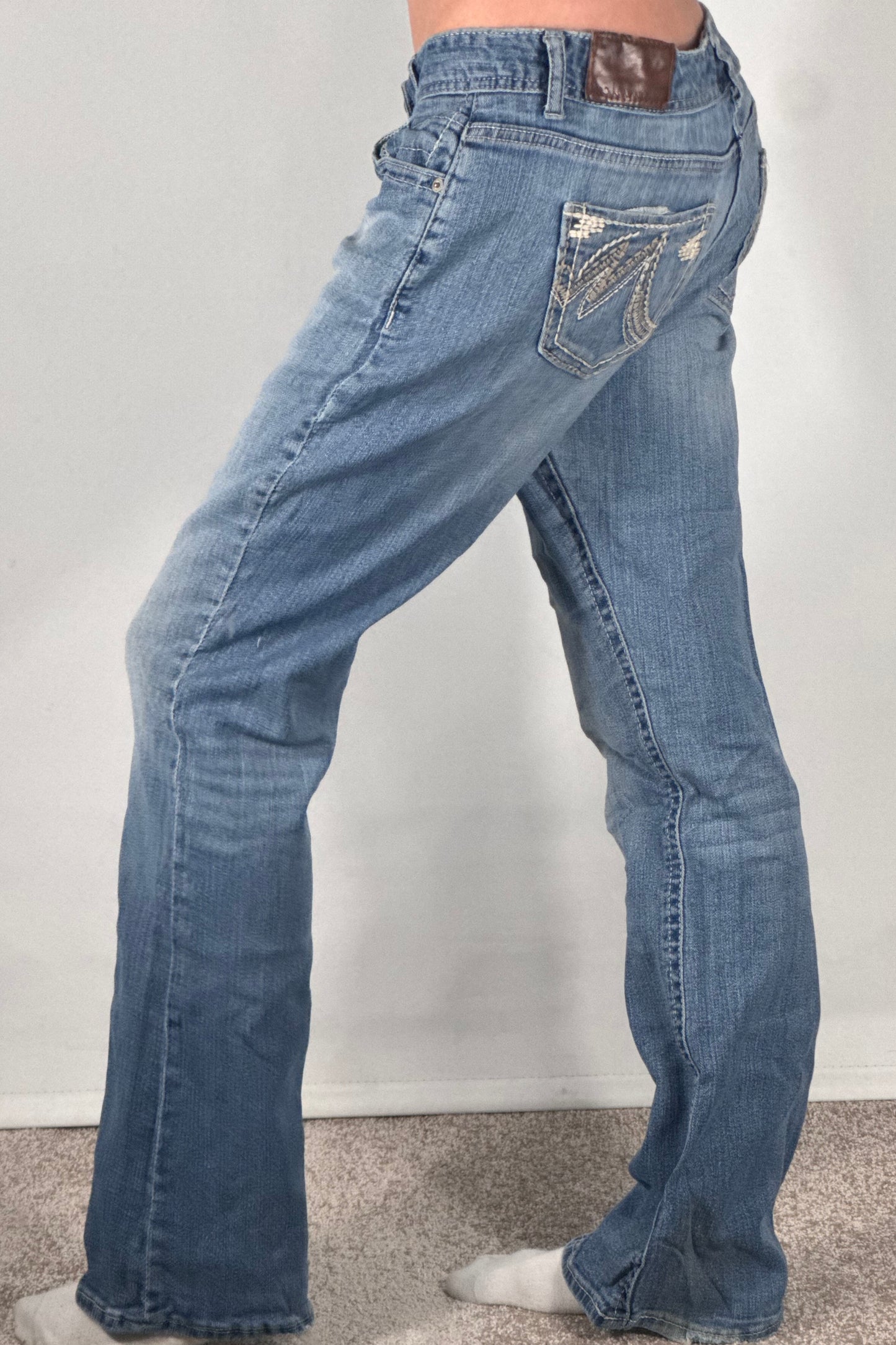 Utsvängda jeans stl: M