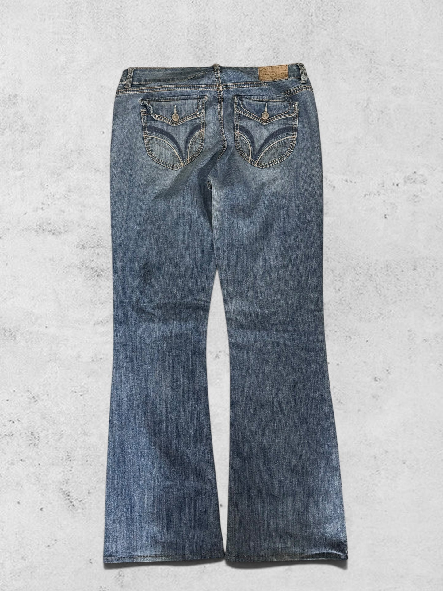 Utsvängda jeans stl: M