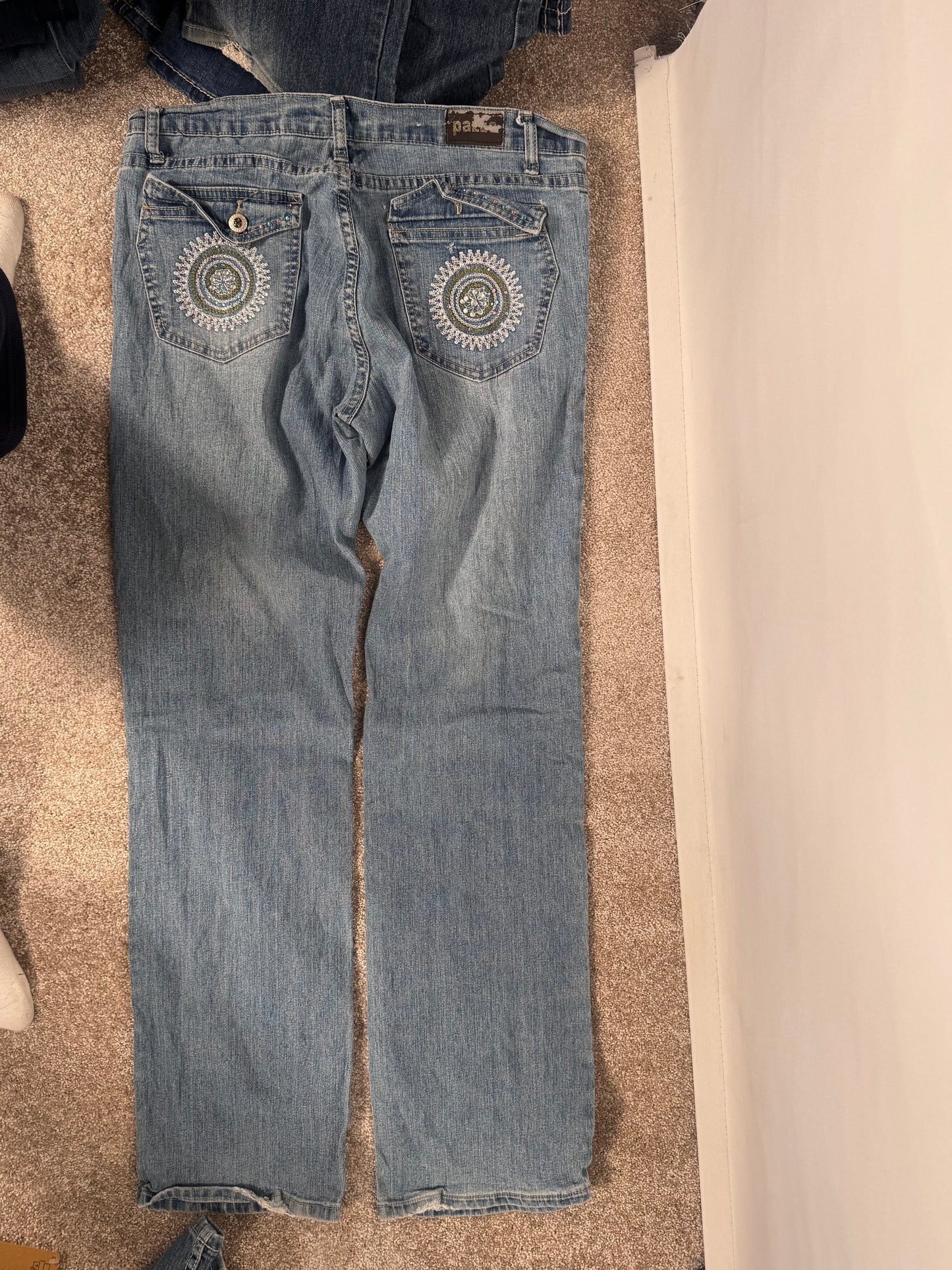 Utsvängda jeans stl: M