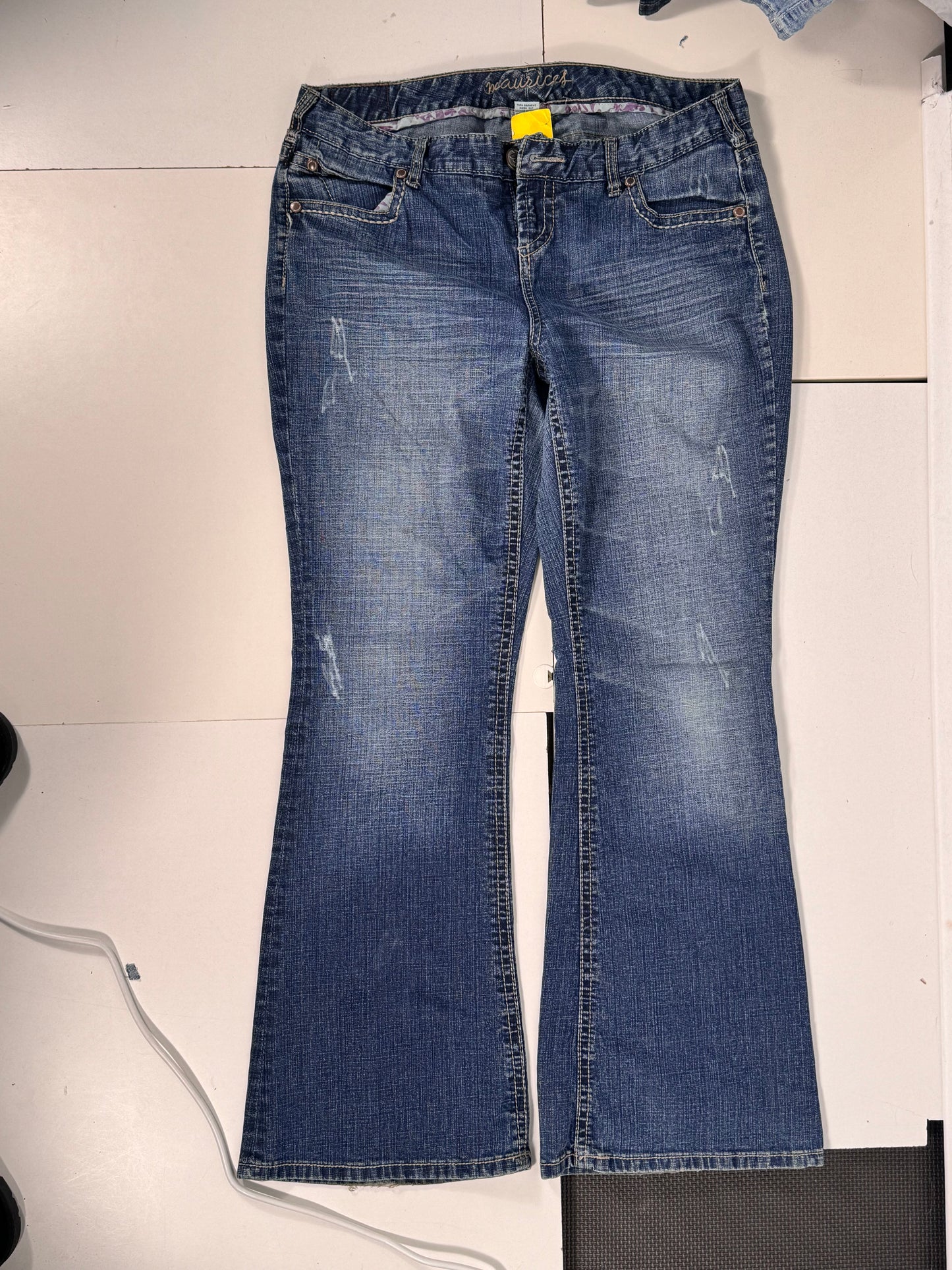 Utsvängda jeans stl: L