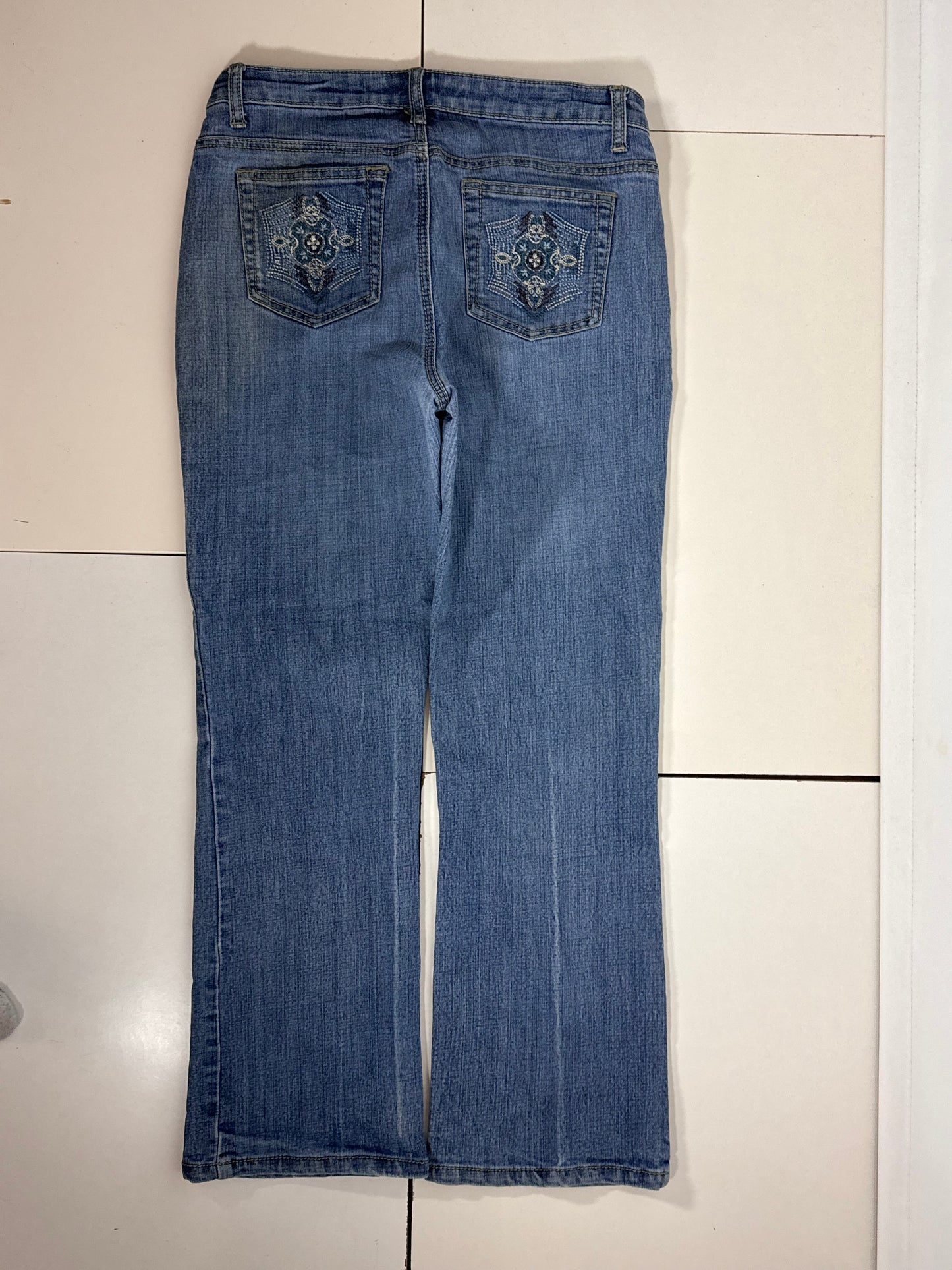 Utsvängda jeans stl: S