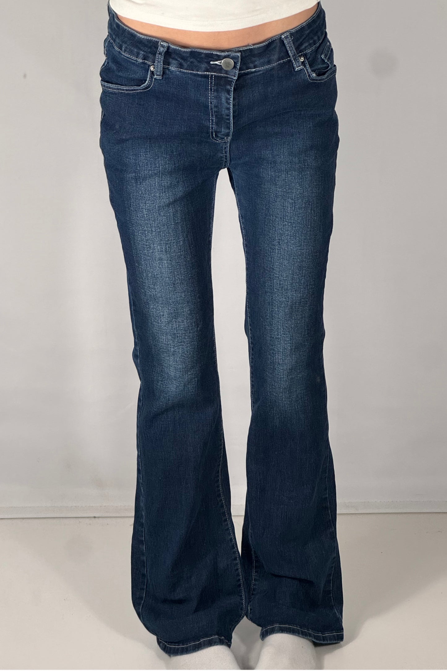 Utsvängda jeans stl: M