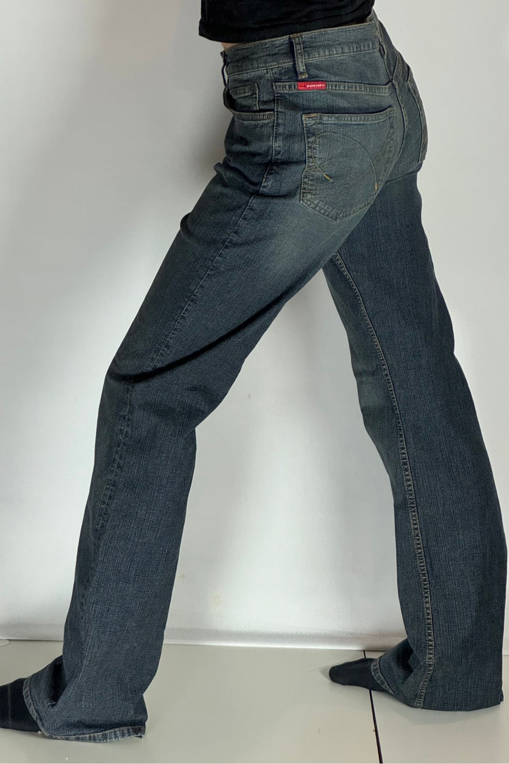 Utsvängda jeans stl: S