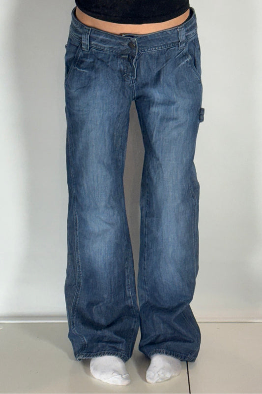 Utsvängda jeans–stl: M