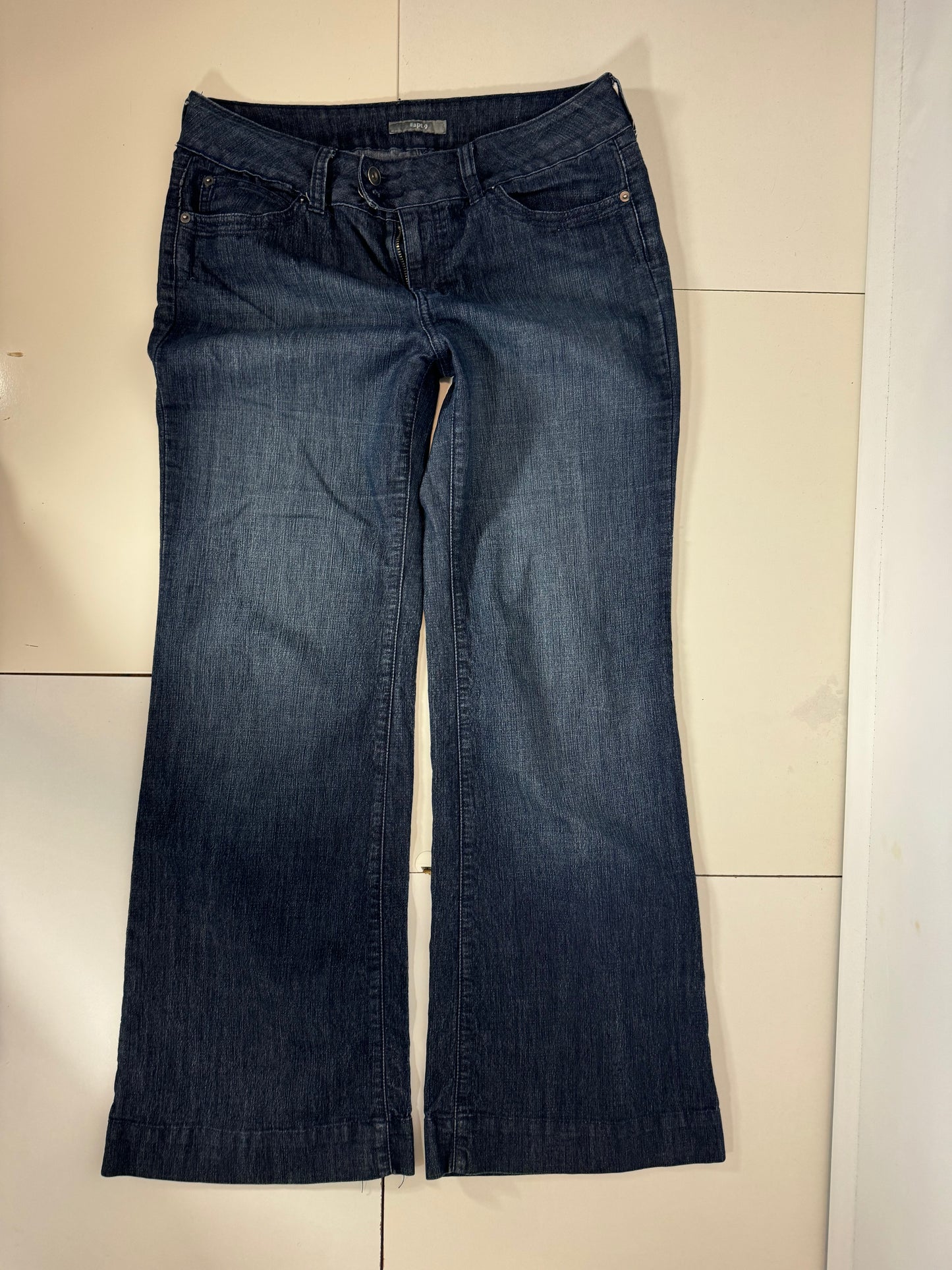 Utsvängda jeans stl: L