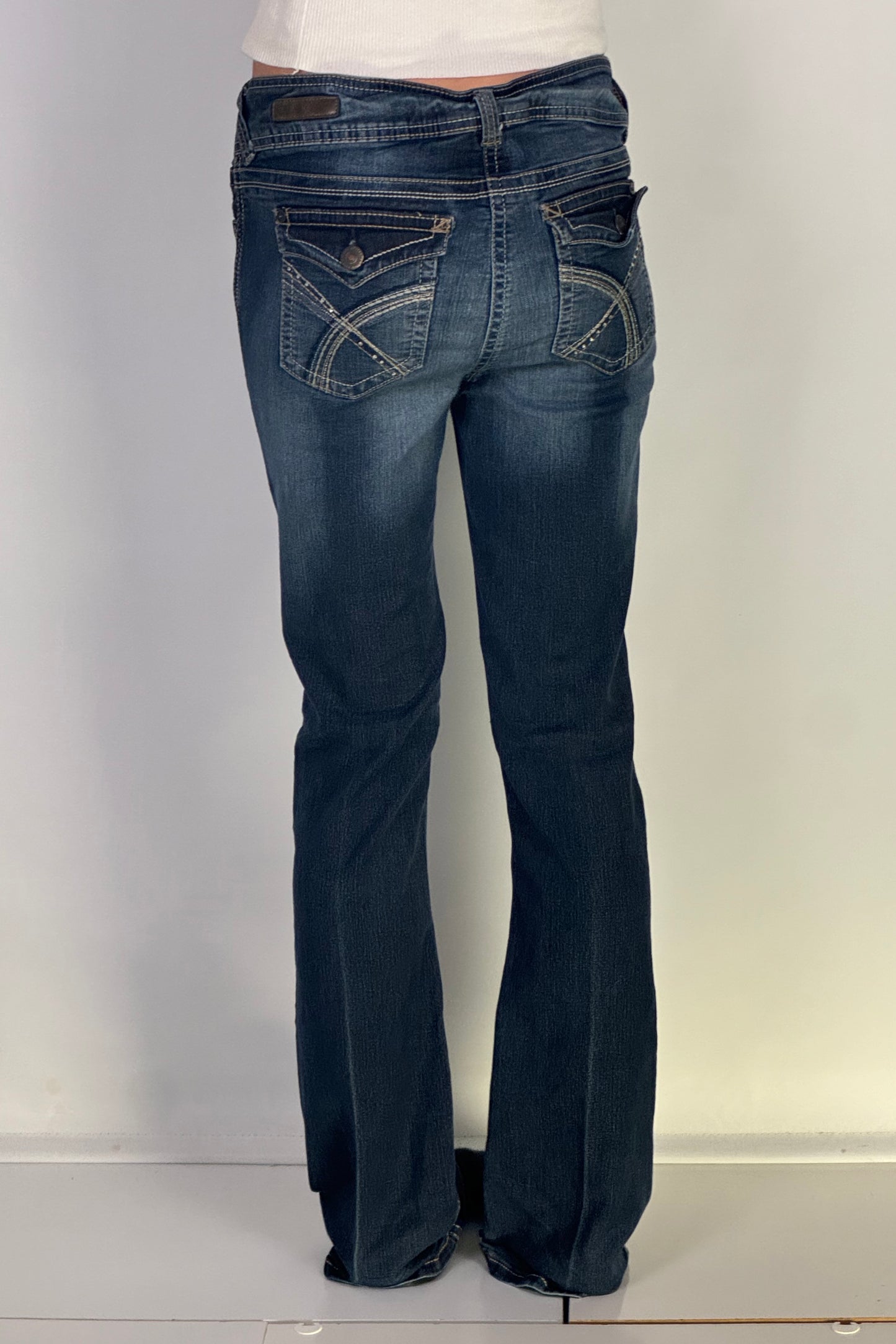 Utsvängda jeans stl: S