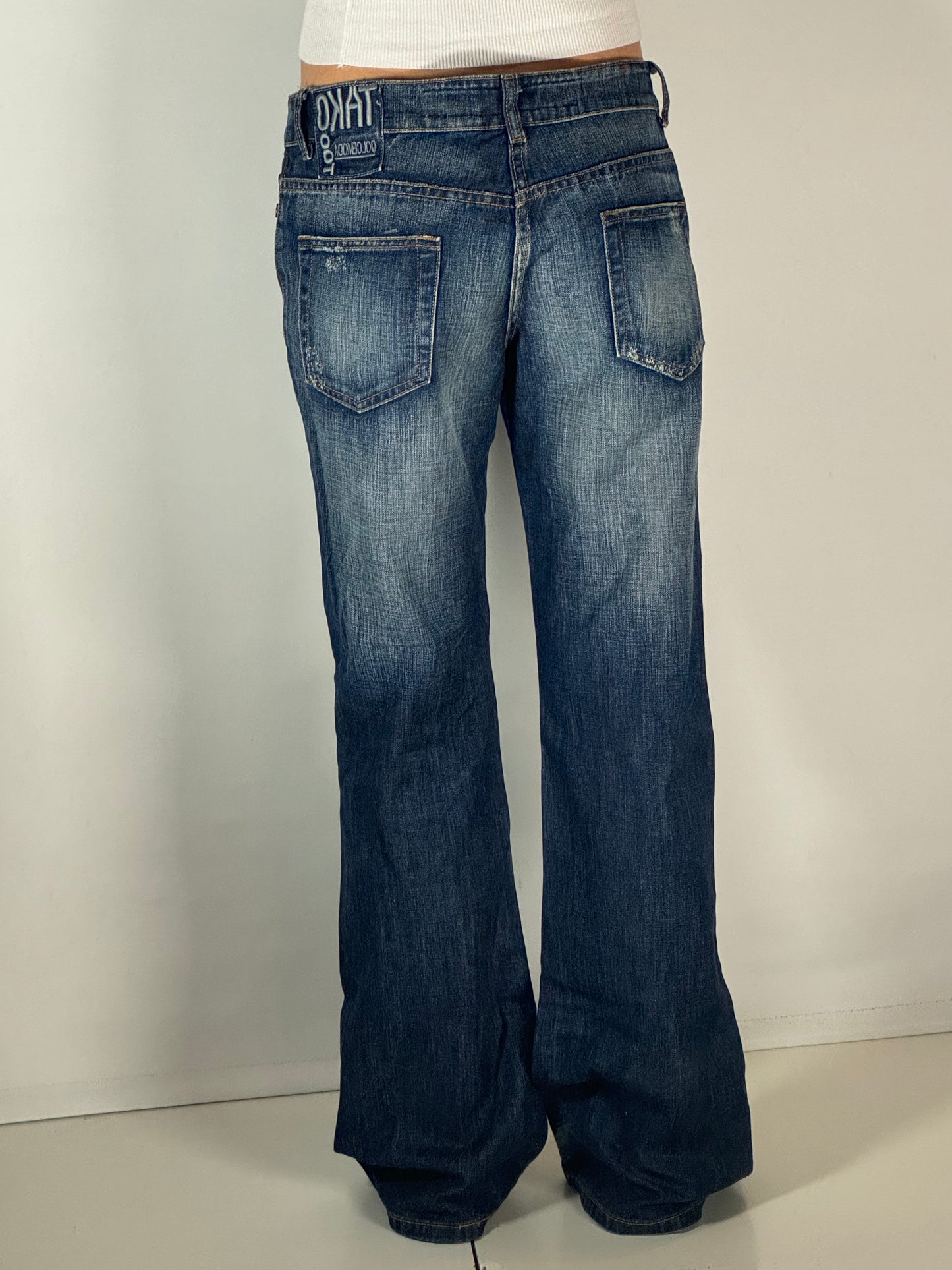 Utsvängda jeans stl: M