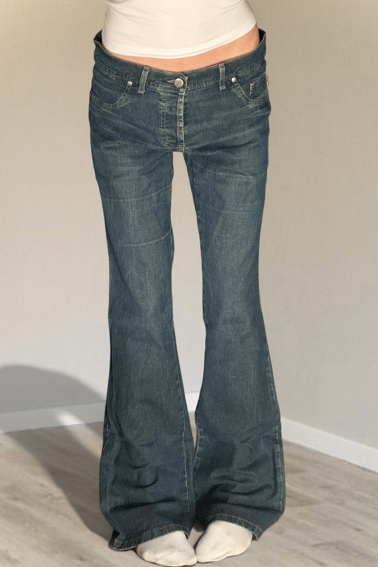 Utsvängda jeans stl: M
