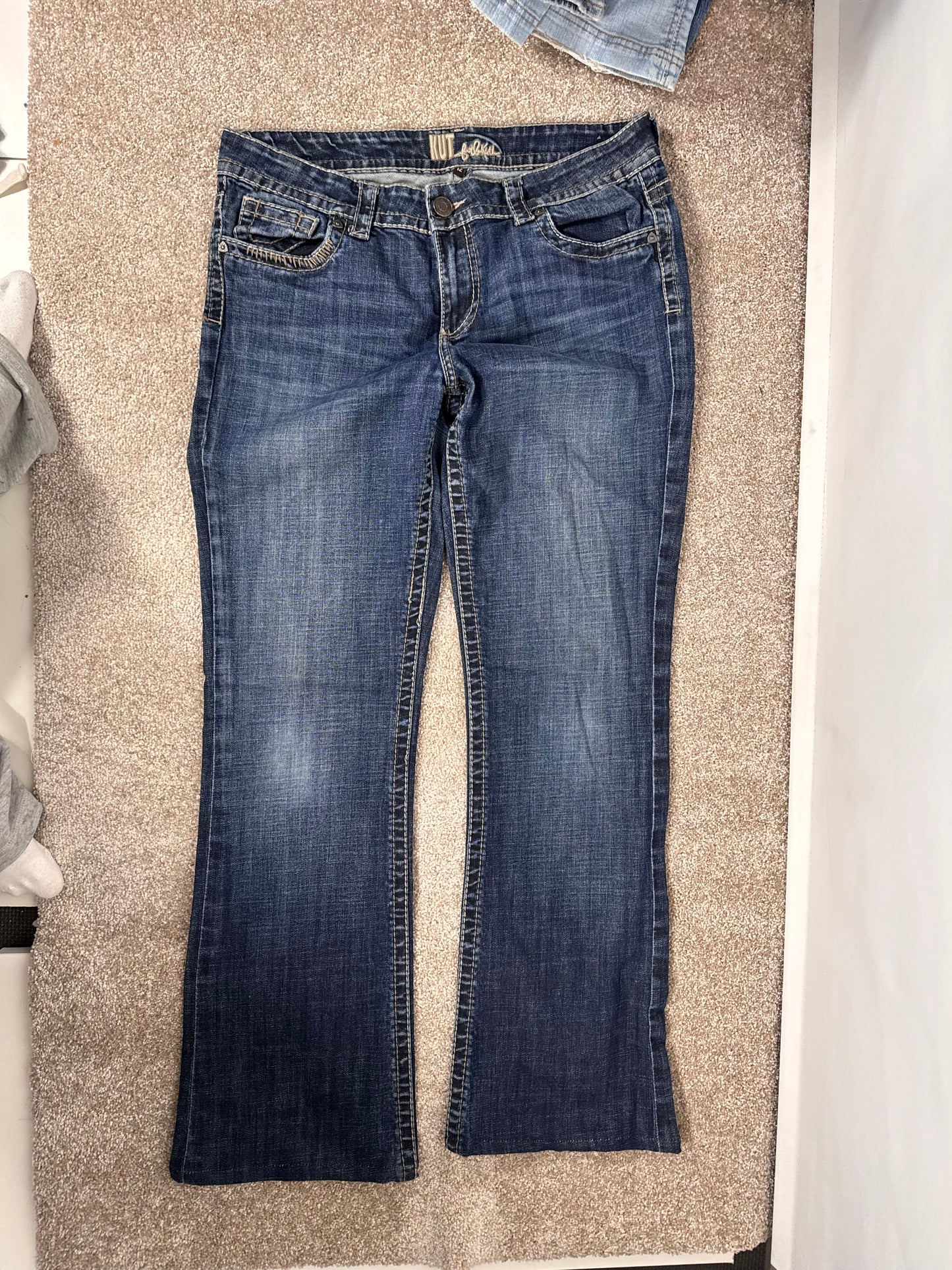 Utsvängda jeans stl: L