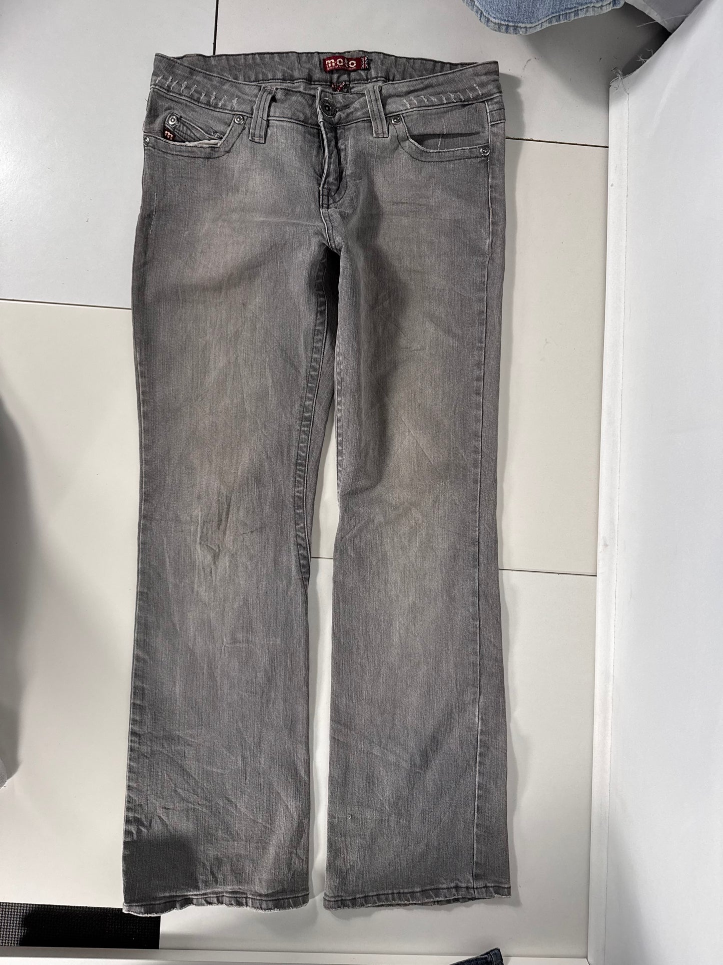 Utsvängda jeans stl: M