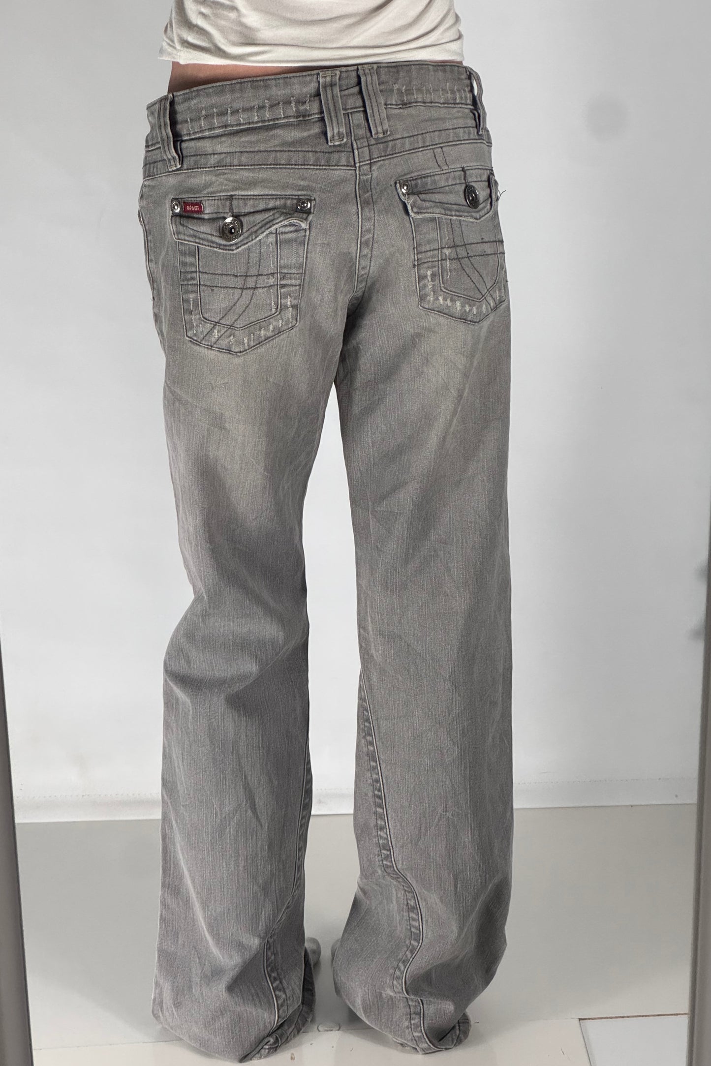 Utsvängda jeans stl: M