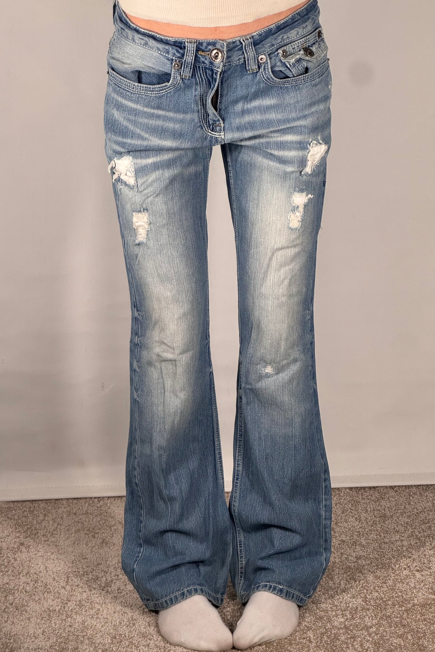 Utsvängda jeans stl: S