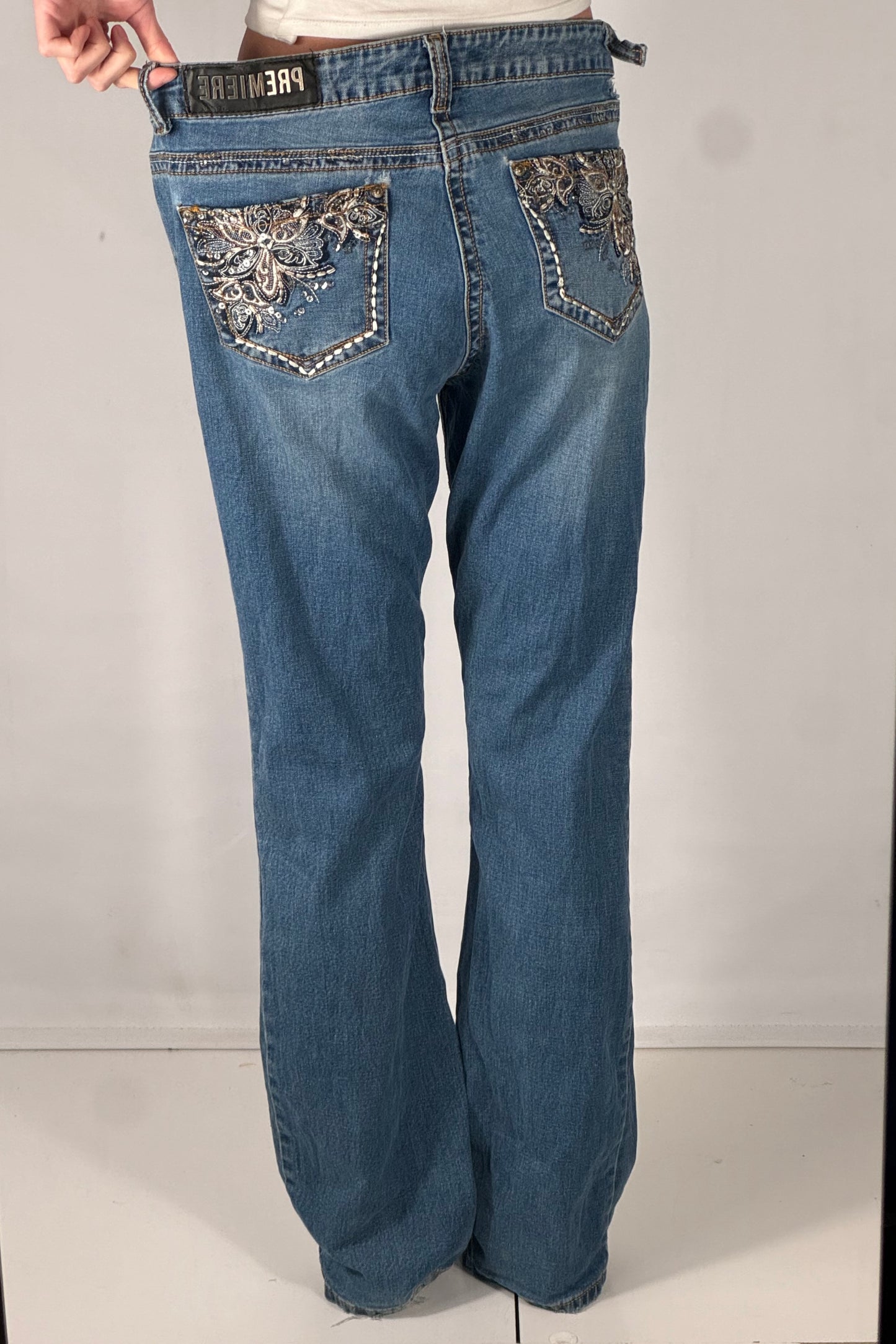 Utsvängda jeans stl: L