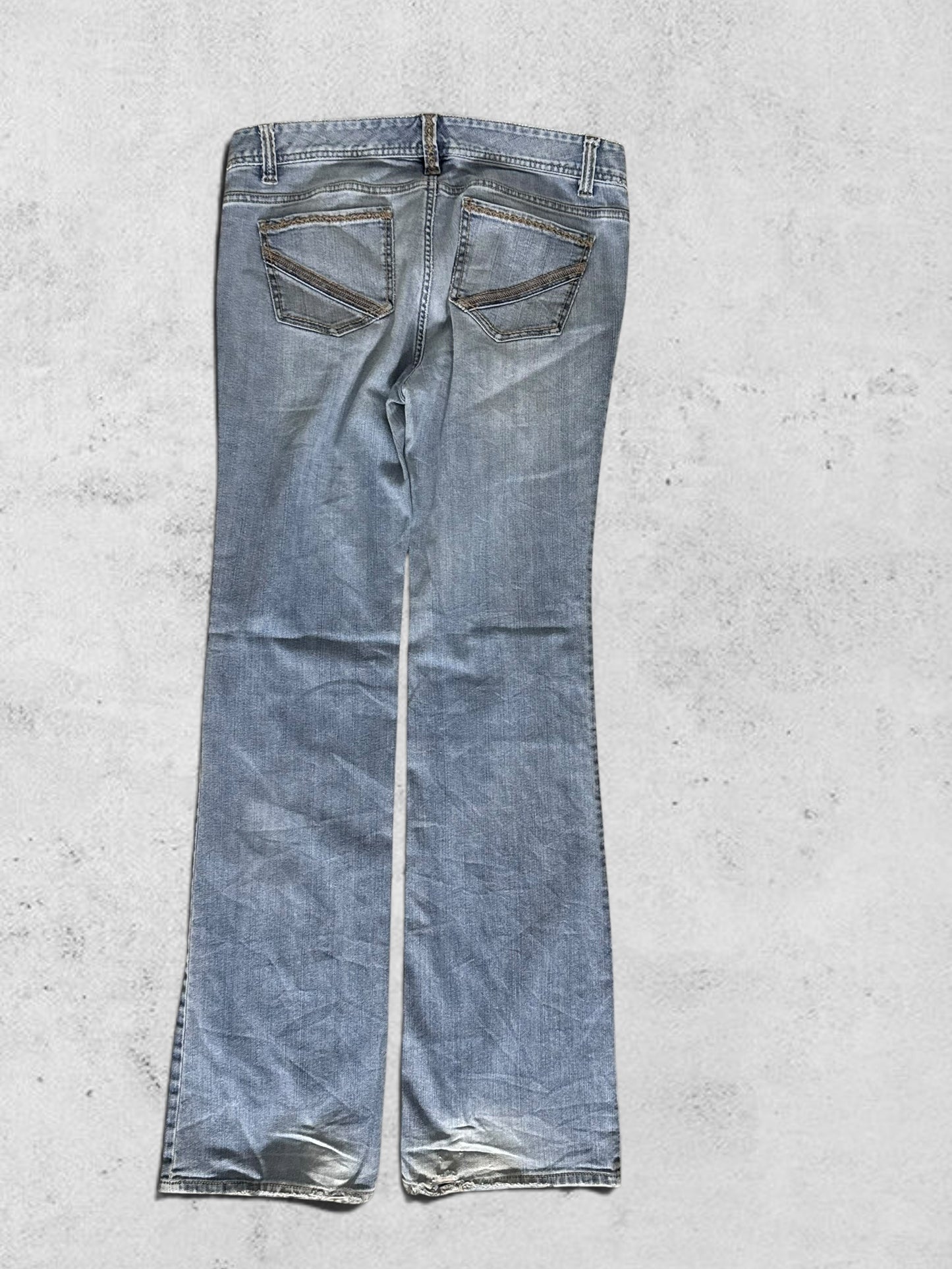 Utsvängda jeans stl: M