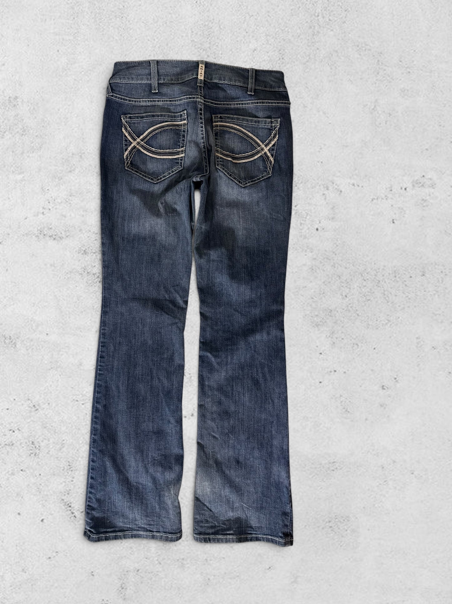 Utsvängda jeans stl: M