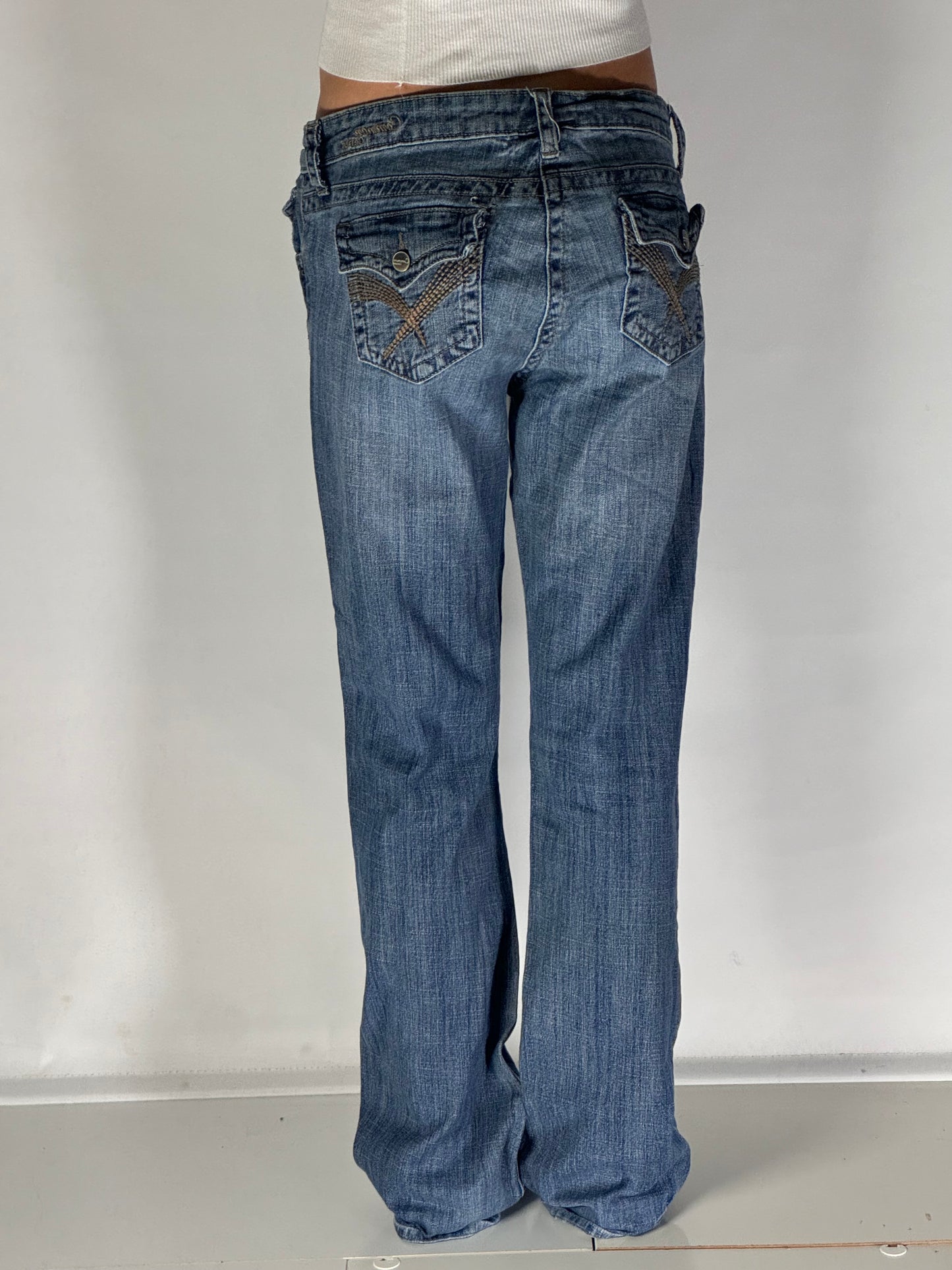 Utsvängda jeans stl: S