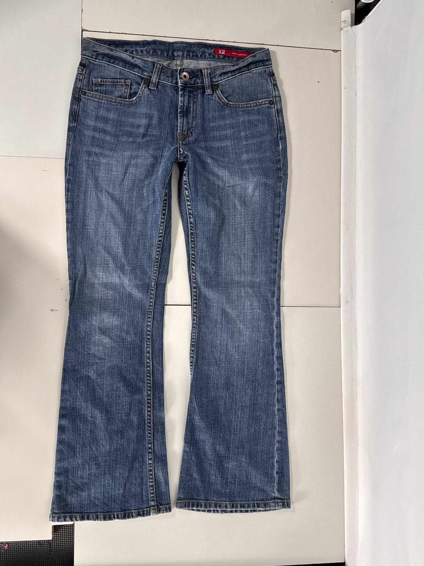 Utsvängda jeans stl: S